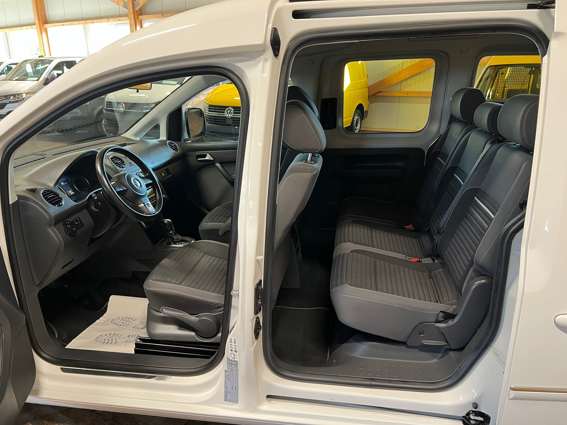 VW Caddy 1.6 TDI Blue Motion Technology Trendline DSG-image-12