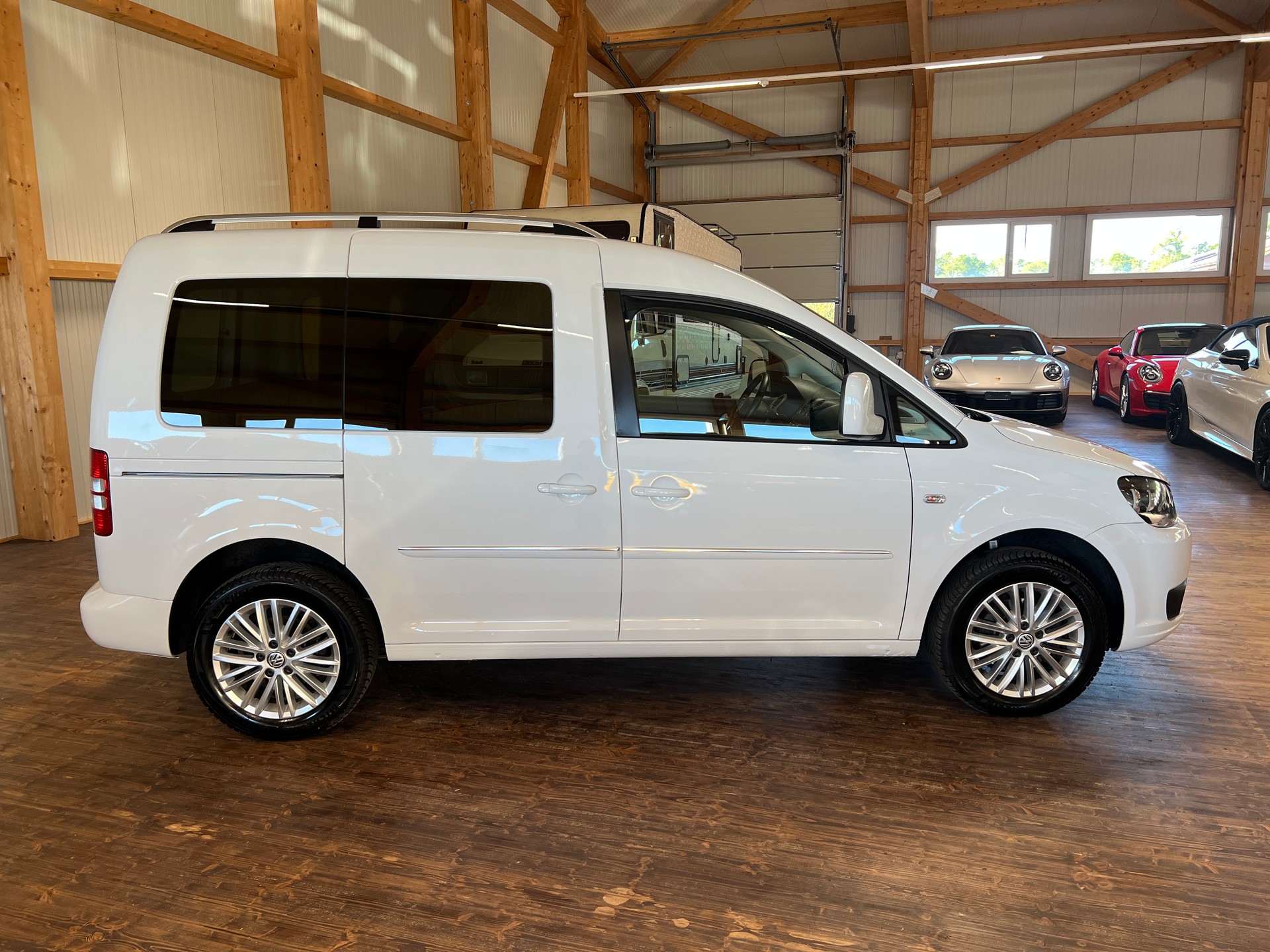 VW Caddy 1.6 TDI Blue Motion Technology Trendline DSG-image-3