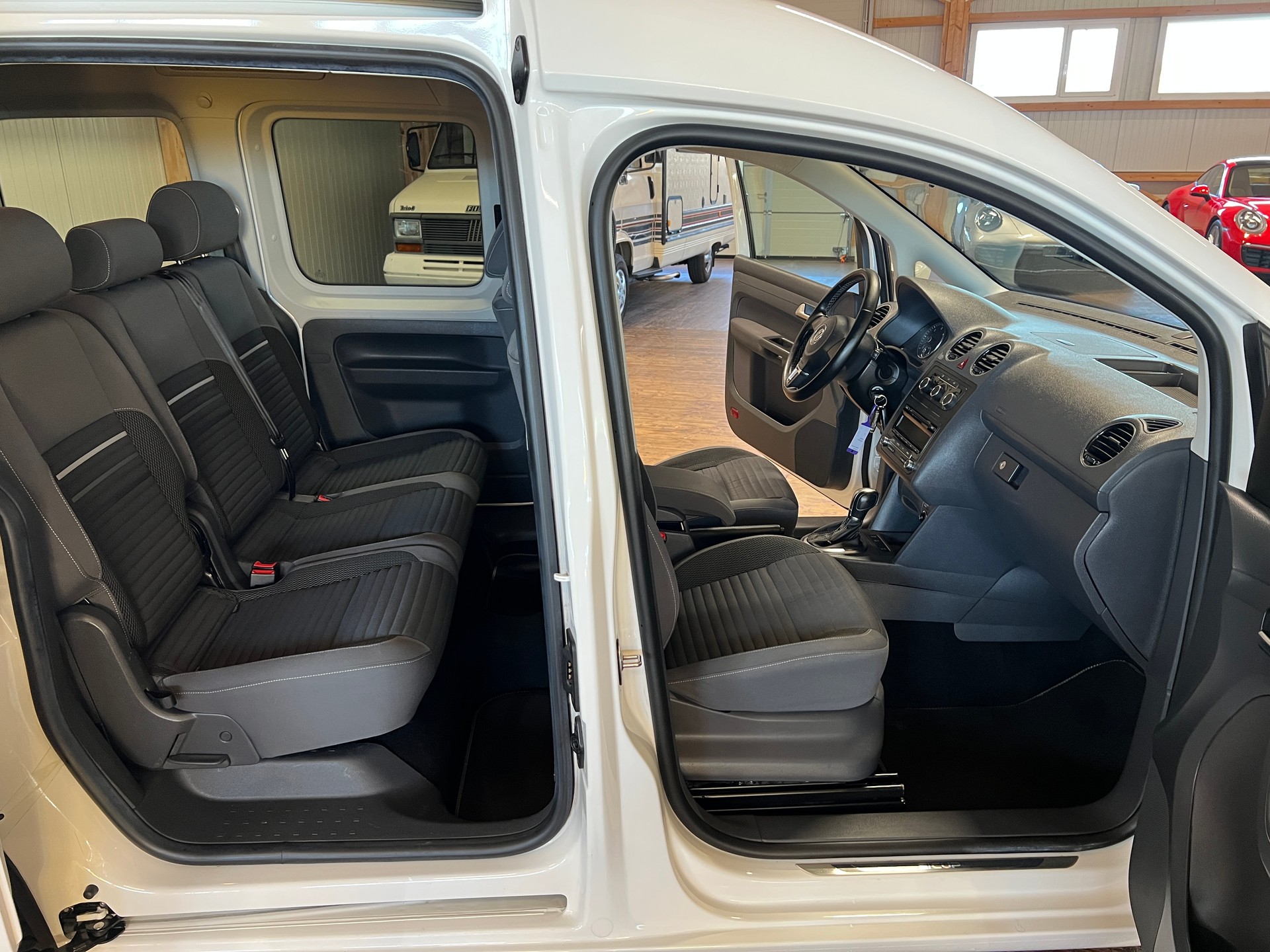 VW Caddy 1.6 TDI Blue Motion Technology Trendline DSG-image-13