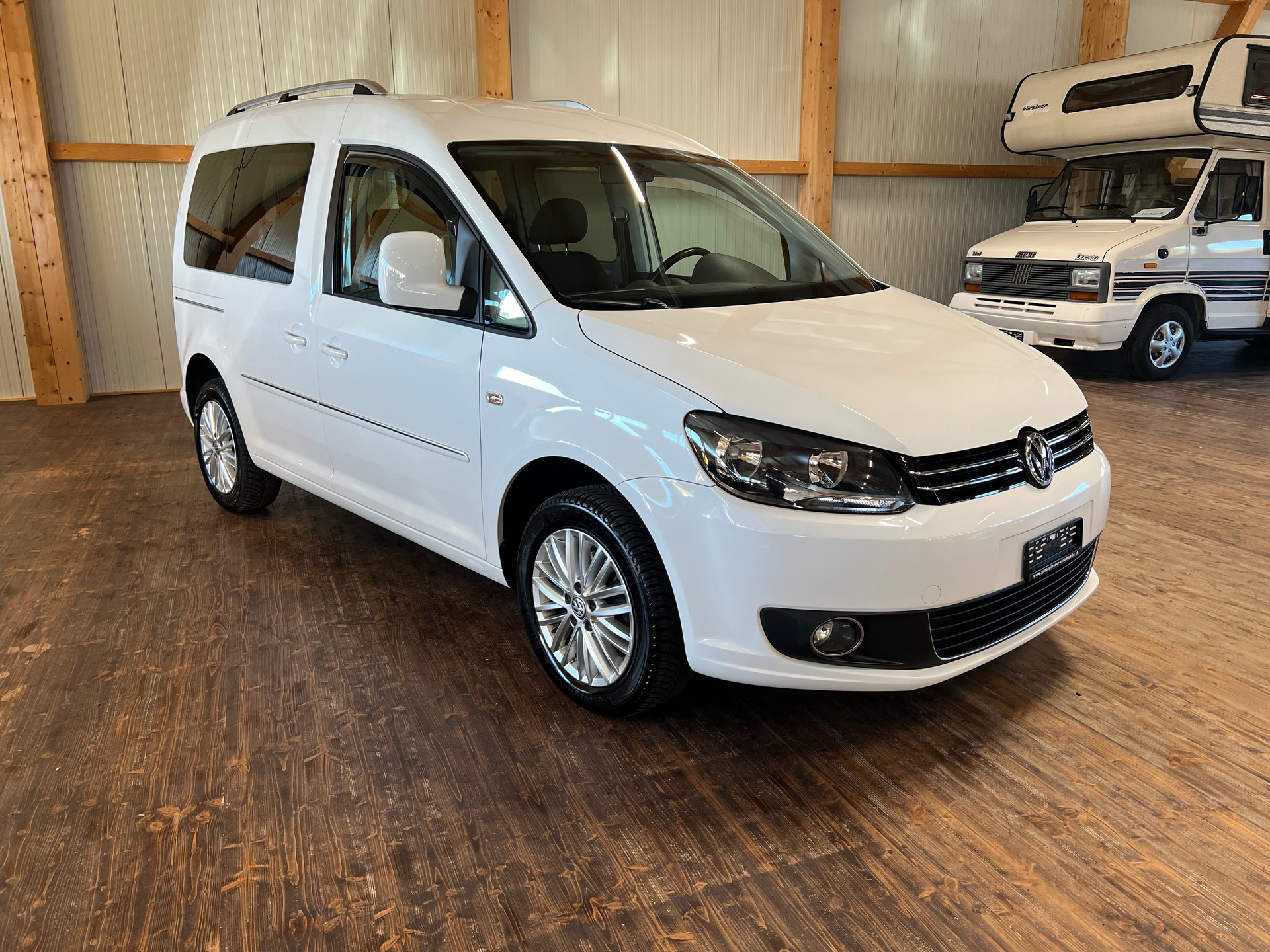 VW Caddy 1.6 TDI Blue Motion Technology Trendline DSG-image-2