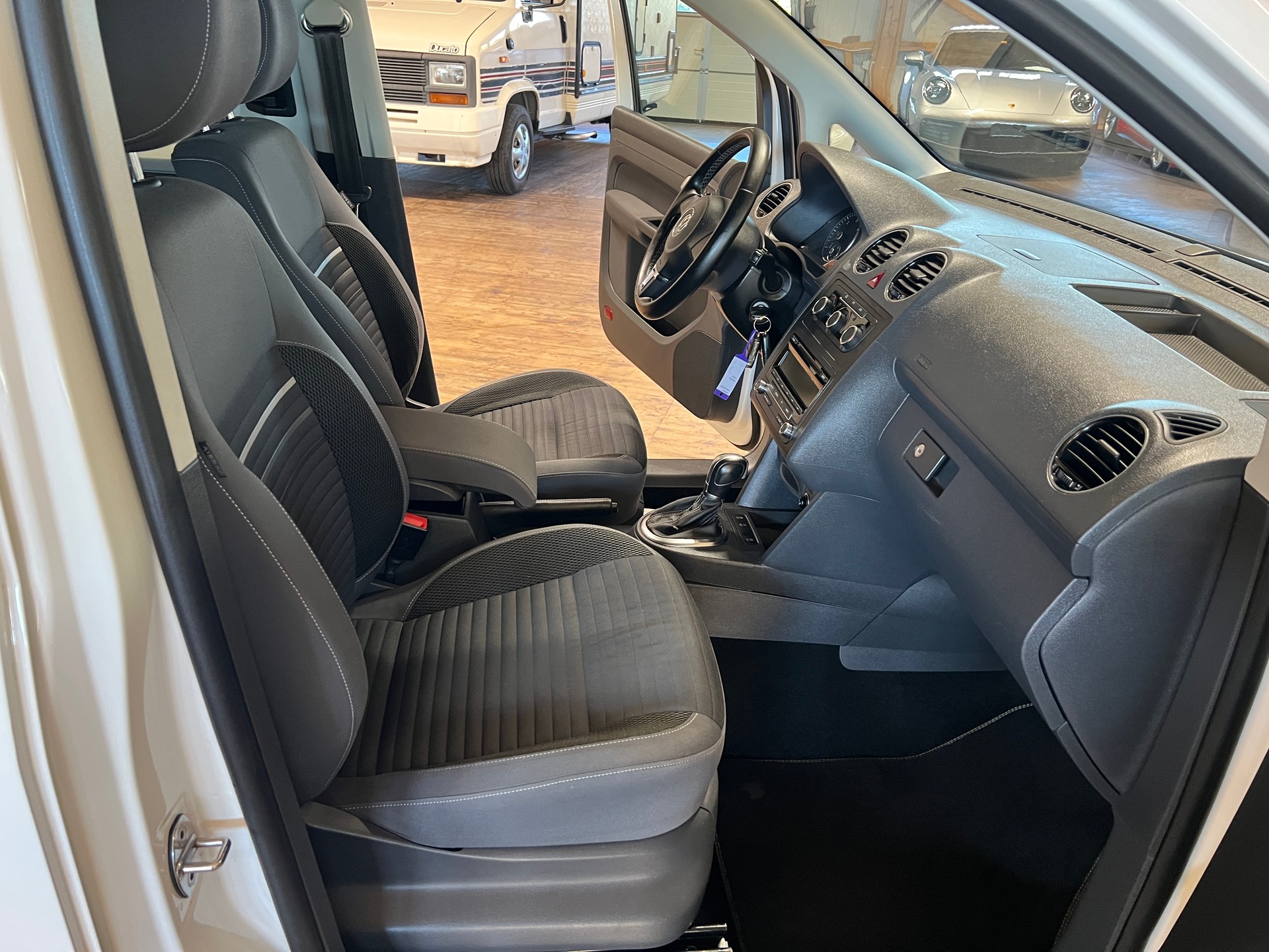 VW Caddy 1.6 TDI Blue Motion Technology Trendline DSG-image-10