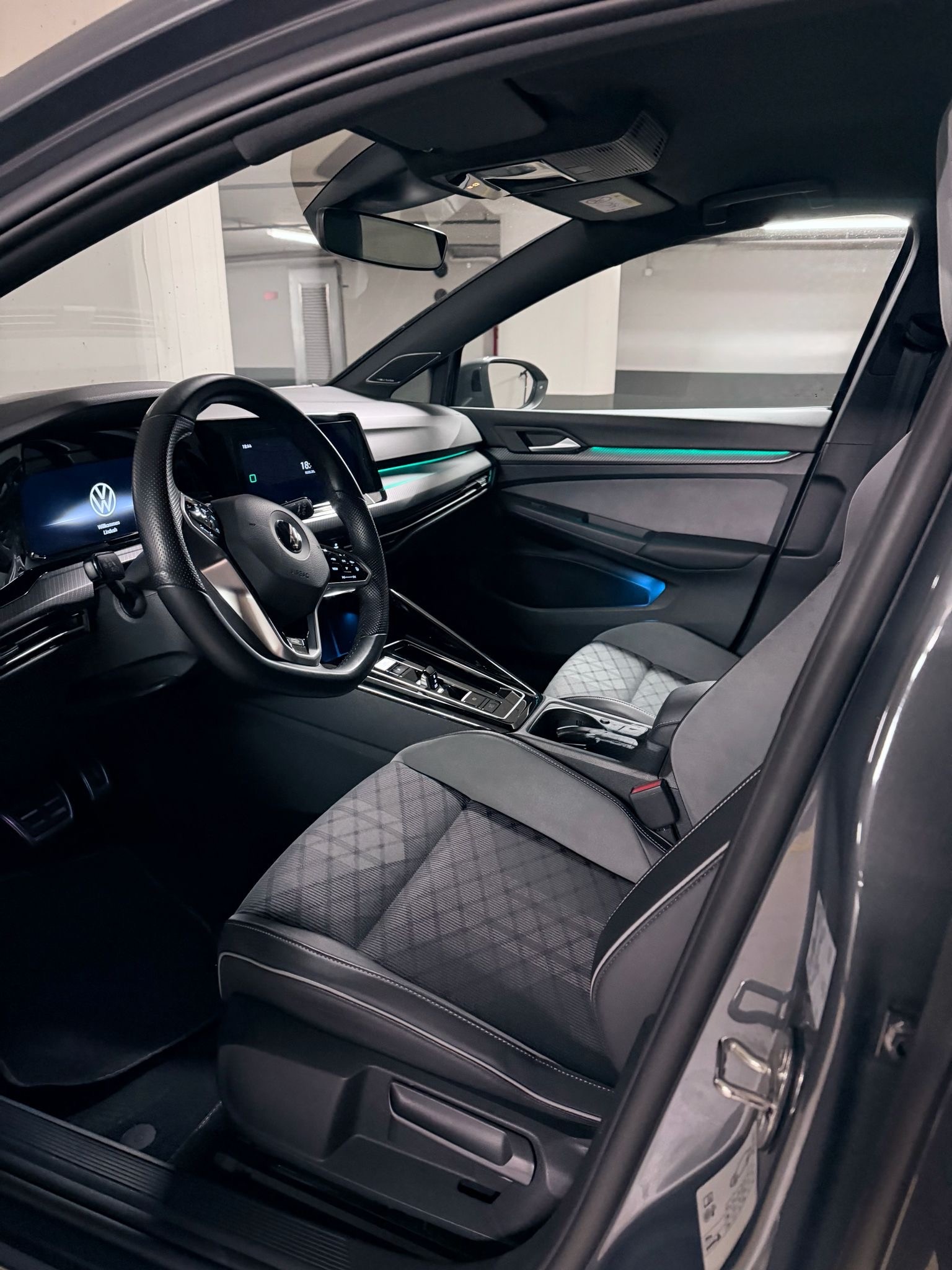 VW Golf 8 eTSI R-Line DSG-image-9