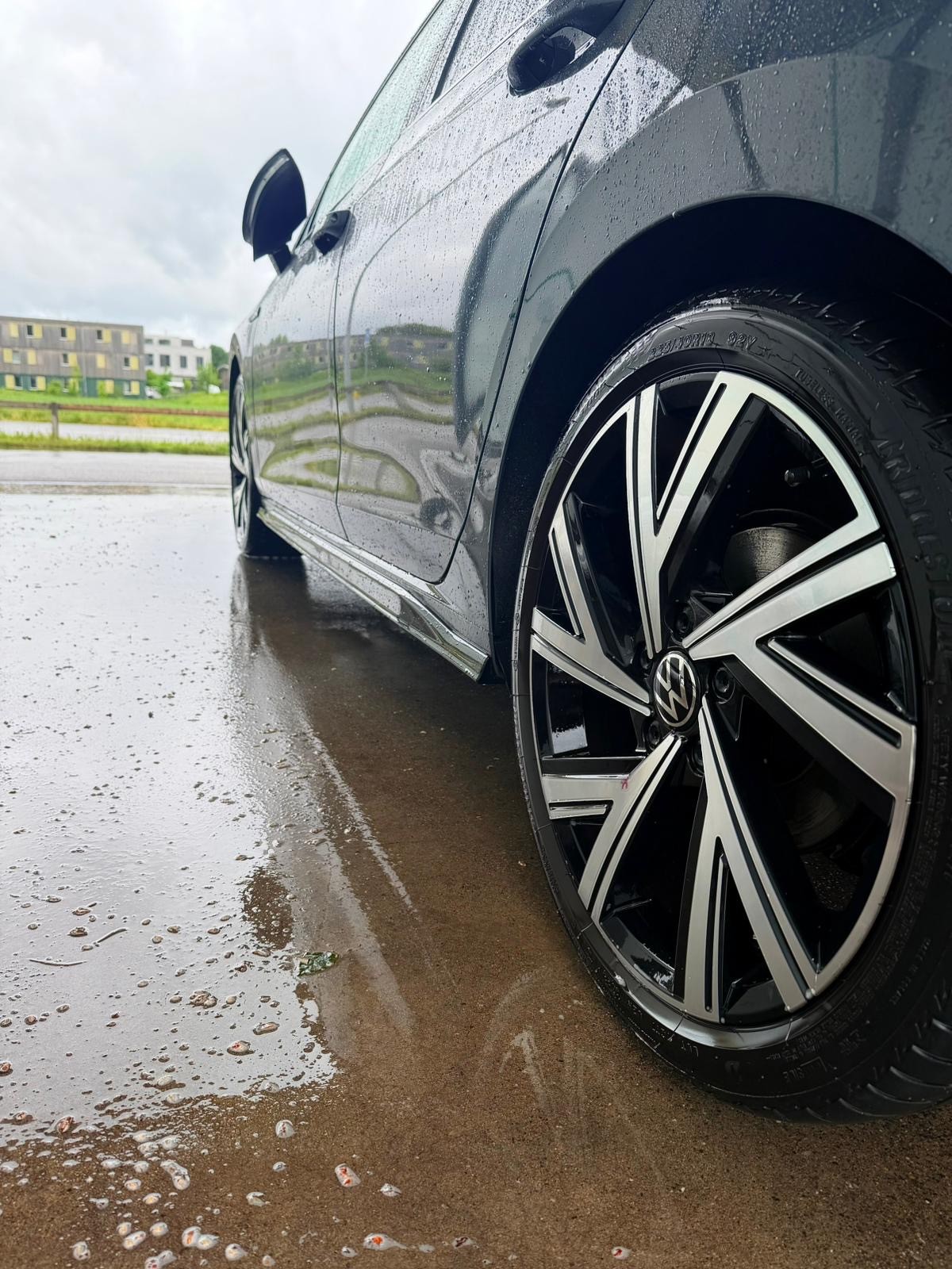 VW Golf 8 eTSI R-Line DSG-image-4