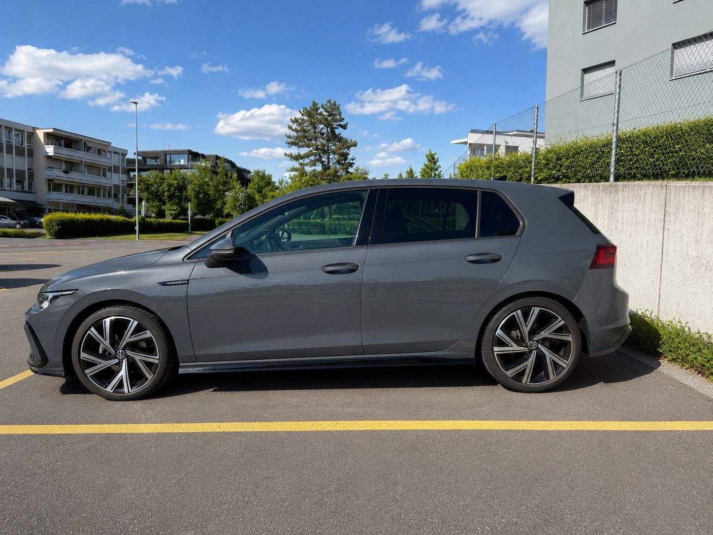 VW Golf 8 eTSI R-Line DSG-image-3