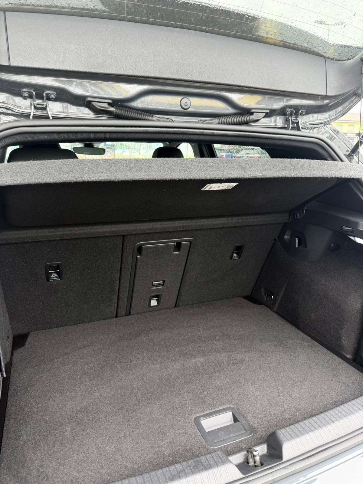 VW Golf 8 eTSI R-Line DSG-image-11