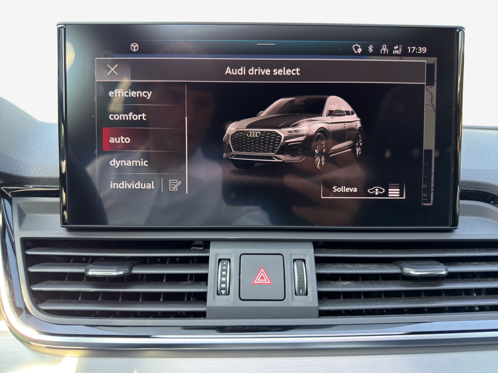 AUDI Q5 Sportback 40 TDI Blackedition quattro S-tronic-image-14