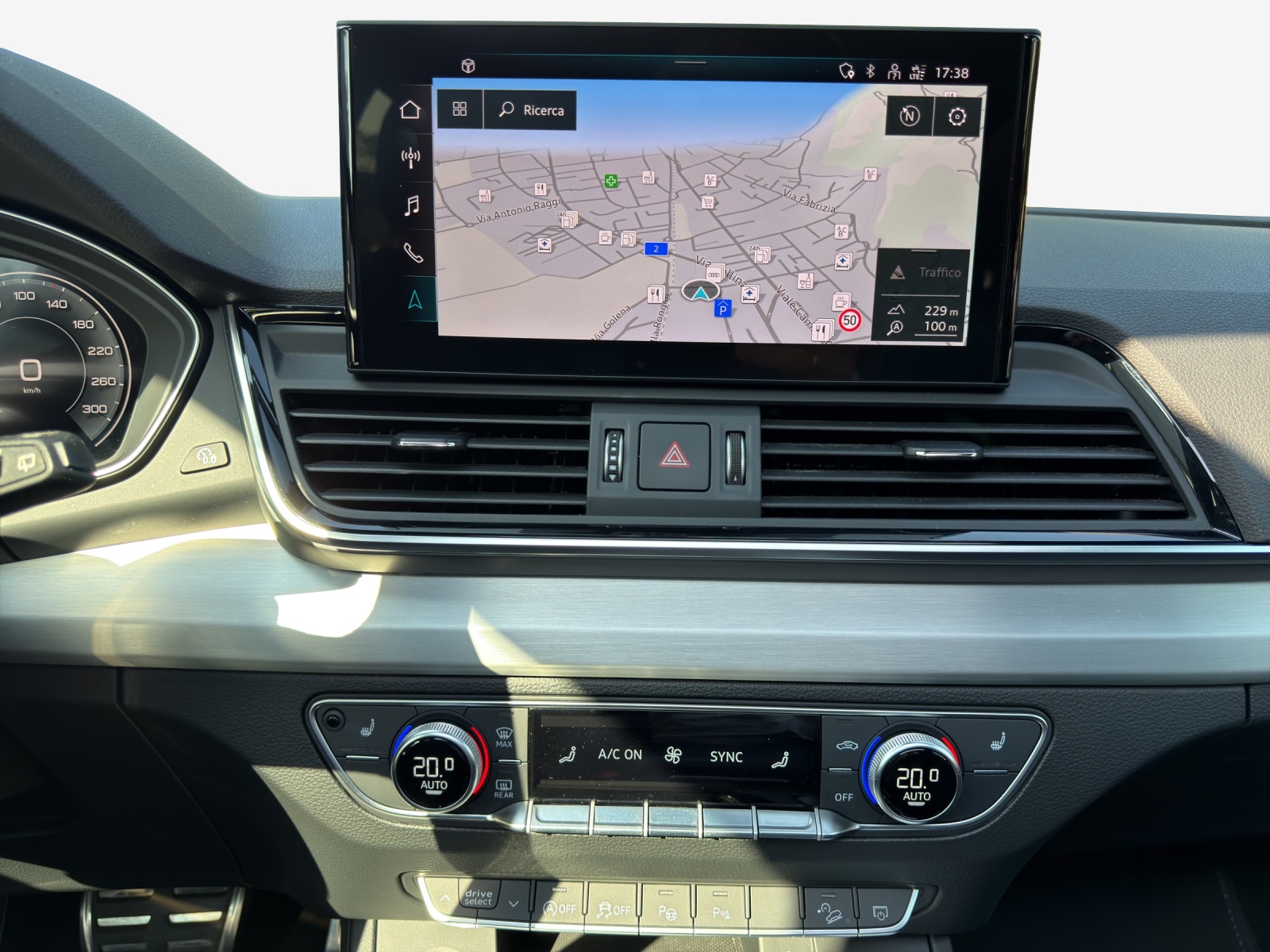 AUDI Q5 Sportback 40 TDI Blackedition quattro S-tronic-image-10