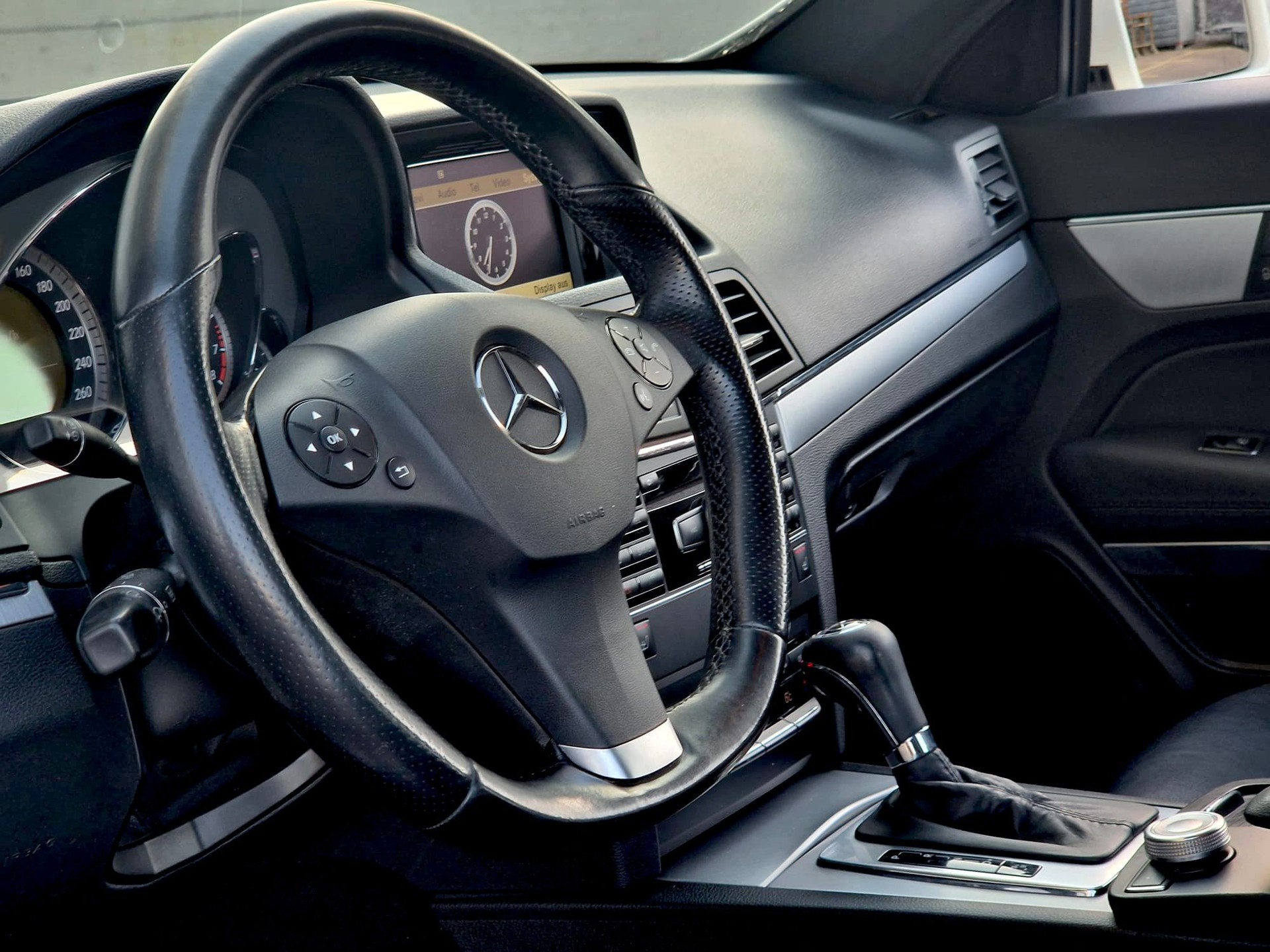 MERCEDES-BENZ E 250 CGI AMG Line Automatic-image-9