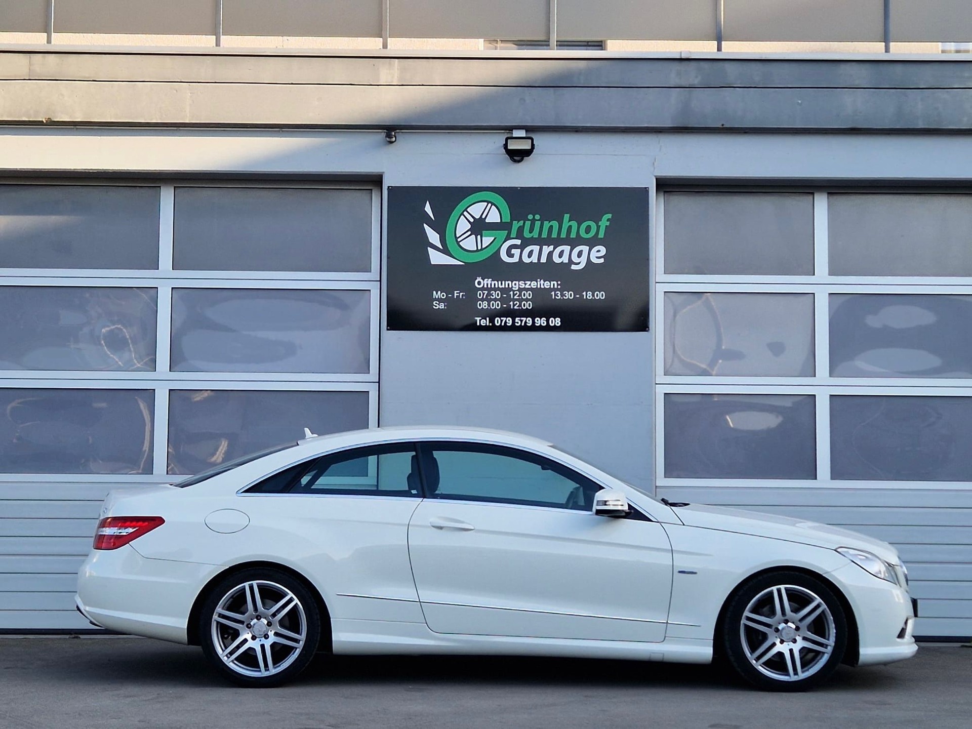 MERCEDES-BENZ E 250 CGI AMG Line Automatic-image-2