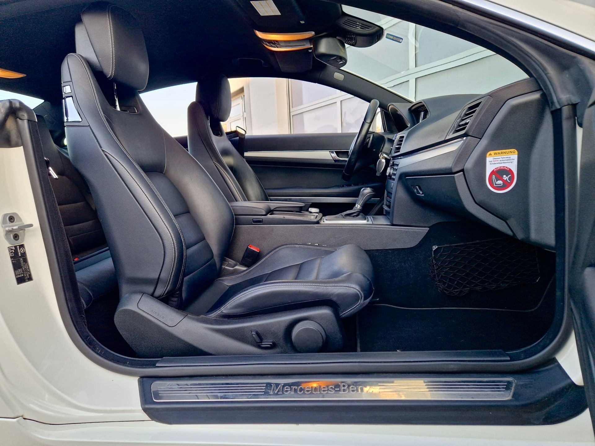 MERCEDES-BENZ E 250 CGI AMG Line Automatic-image-6