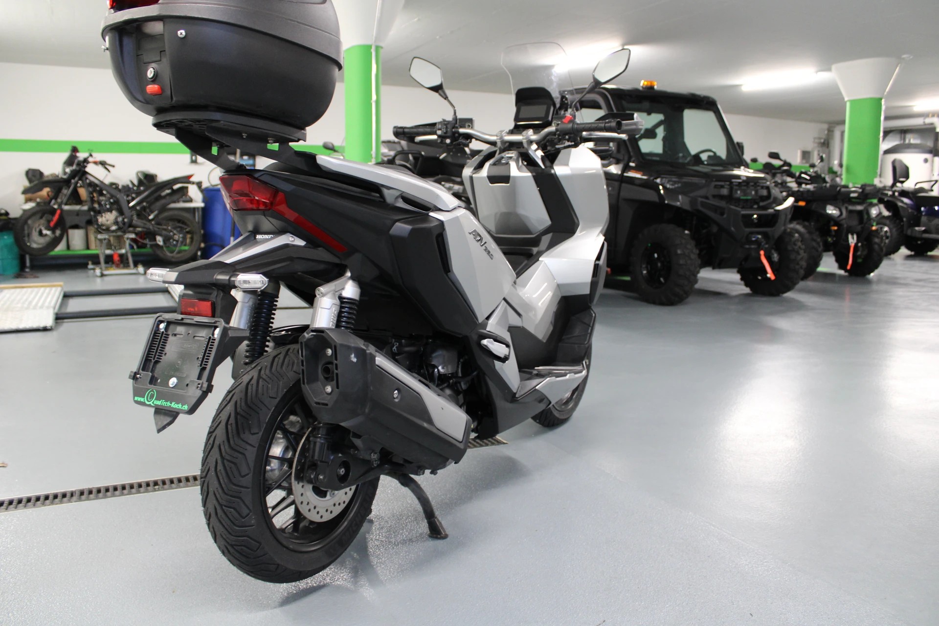 HONDA ADV 350-showroom-element-1