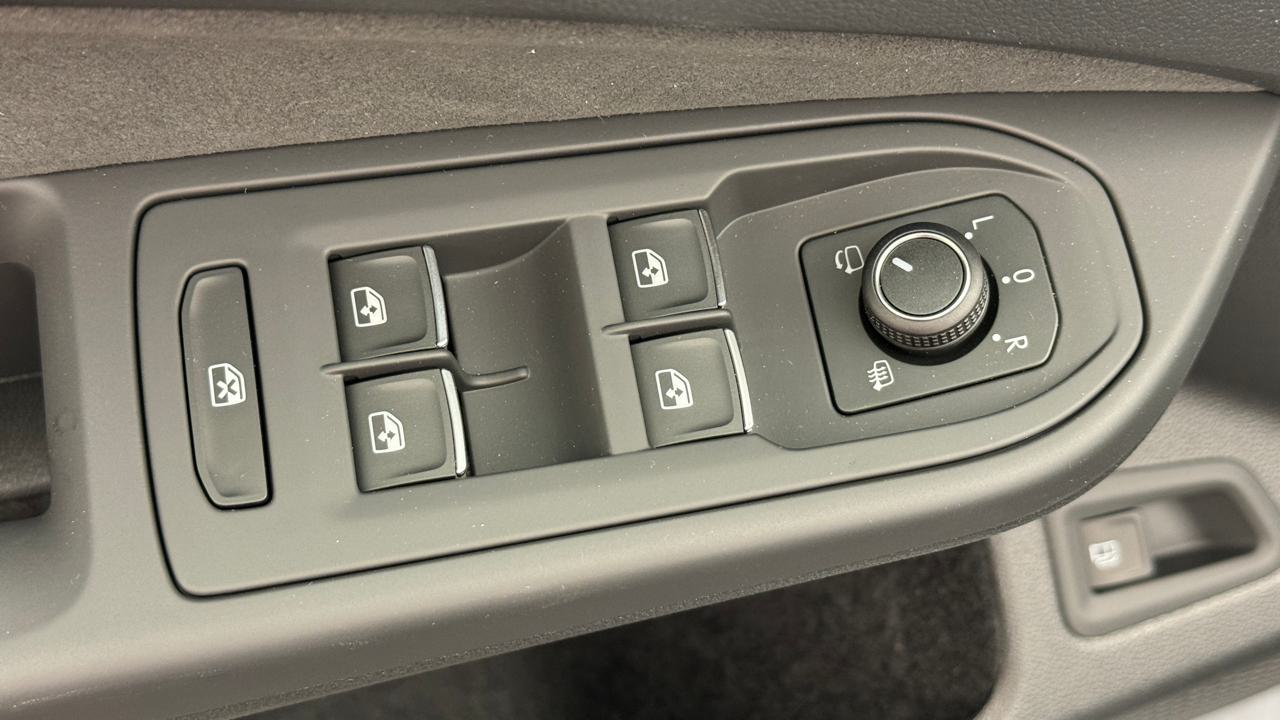 VW Golf VIII 1.5 TSI PHEV Limited-image-8