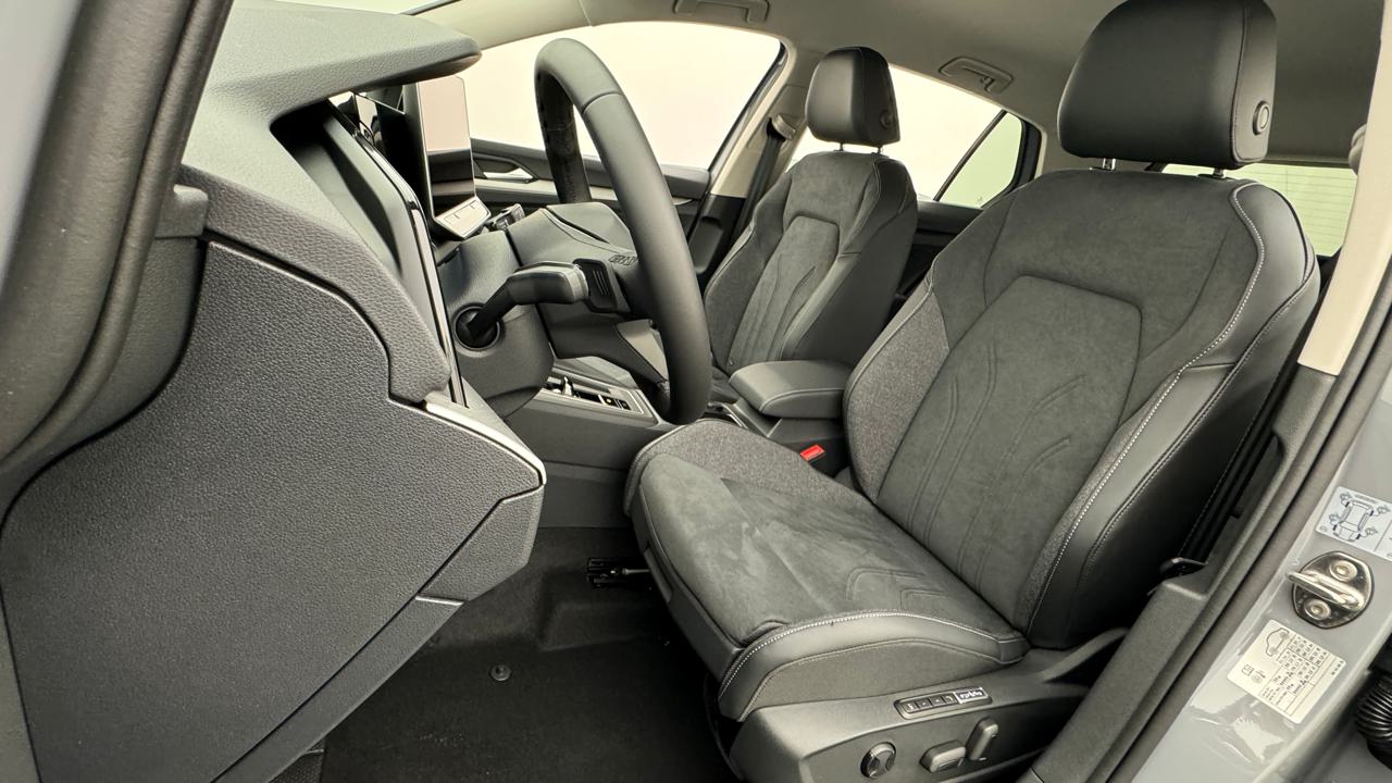 VW Golf VIII 1.5 TSI PHEV Limited-image-4