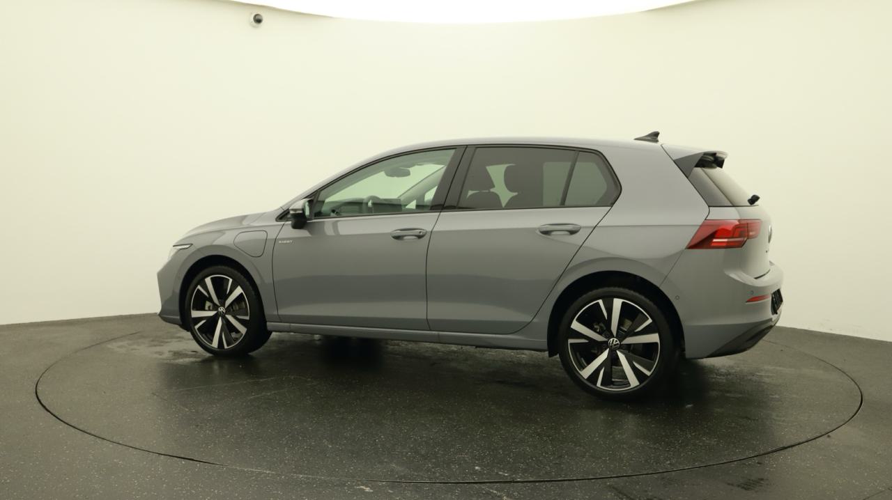 VW Golf VIII 1.5 TSI PHEV Limited-showroom-element-2