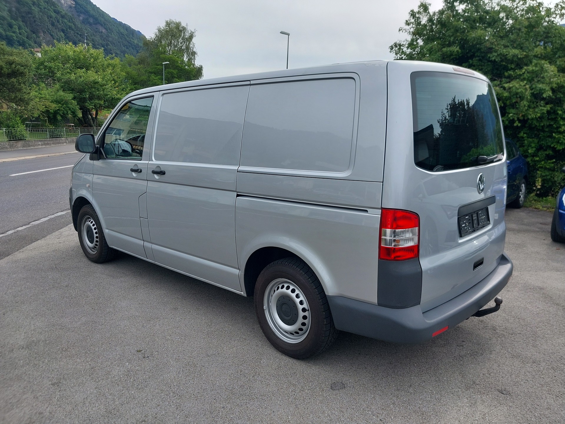 VW T5 2.0 TDI-image-2