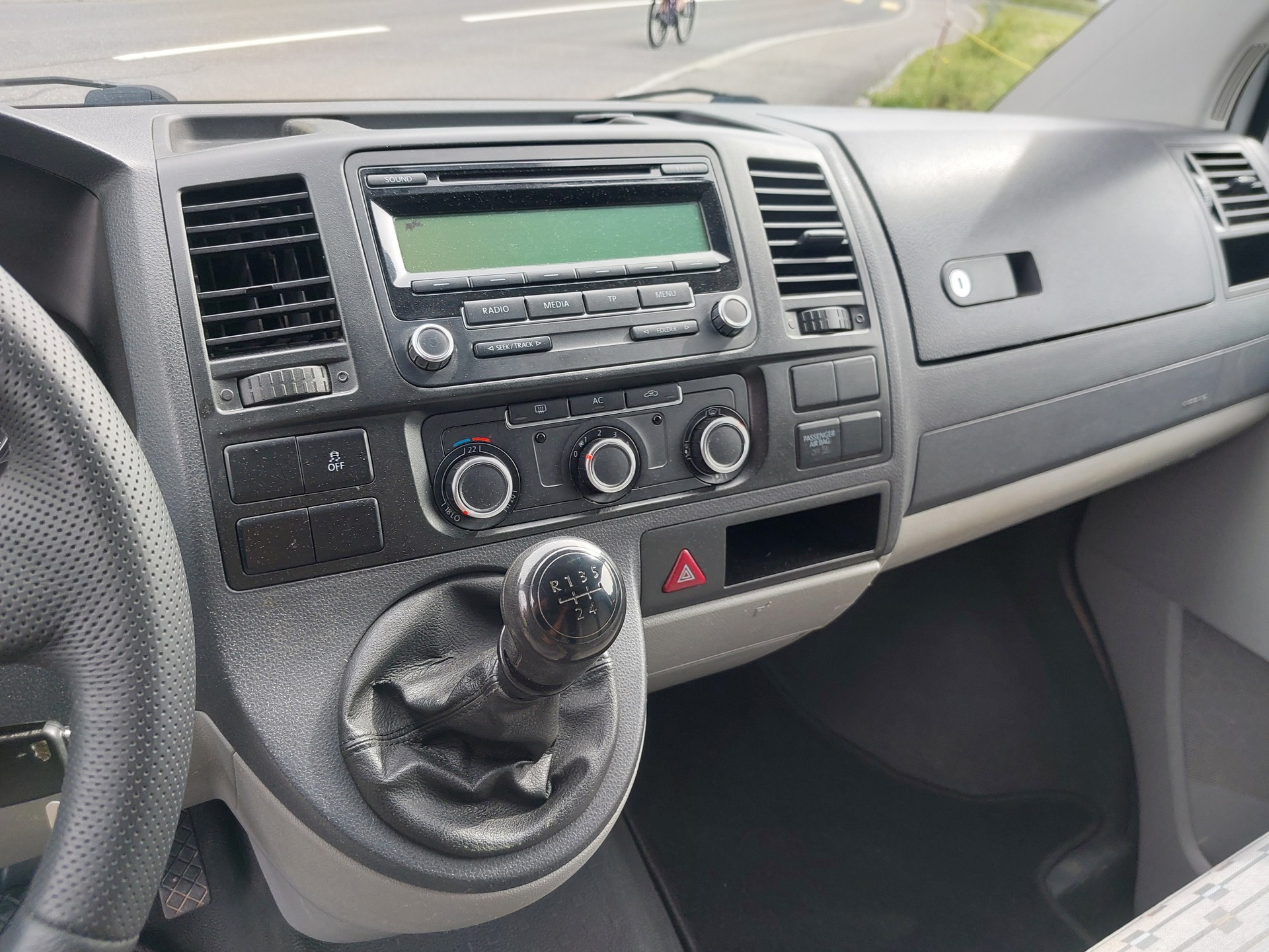 VW T5 2.0 TDI-image-6