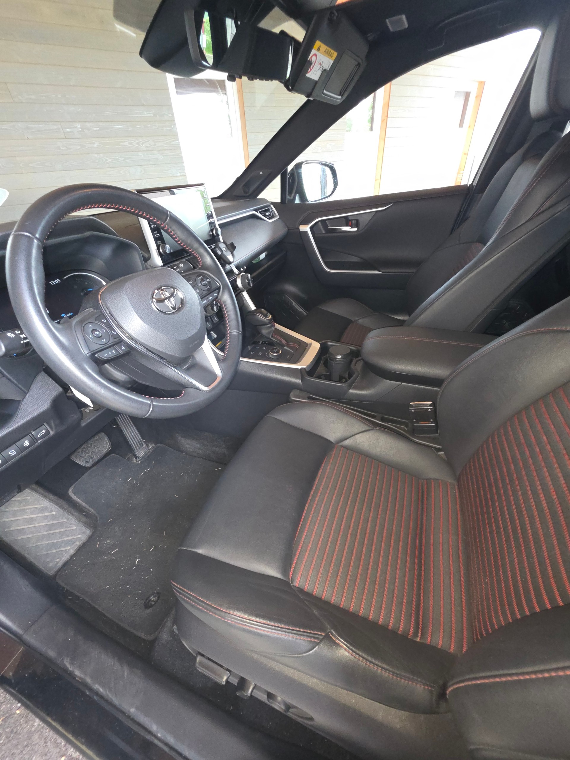 TOYOTA 2.5 Plug-In-Hybrid Premium-image-1