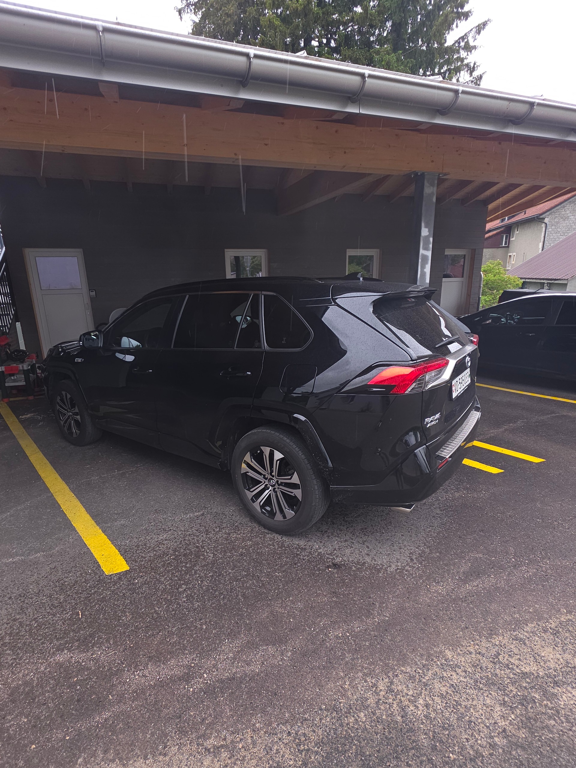 TOYOTA 2.5 Plug-In-Hybrid Premium-image-3