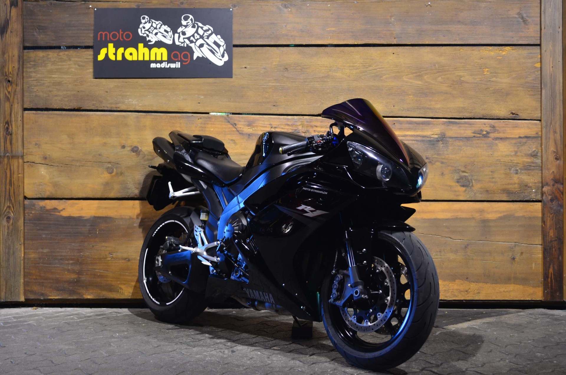 YAMAHA YZF-R1