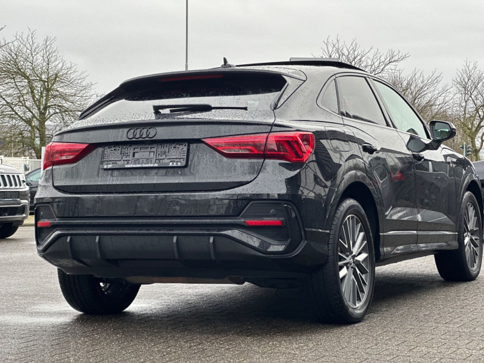 AUDI Q3 Sportback 45 TFSI e S line S-tronic-showroom-element-3