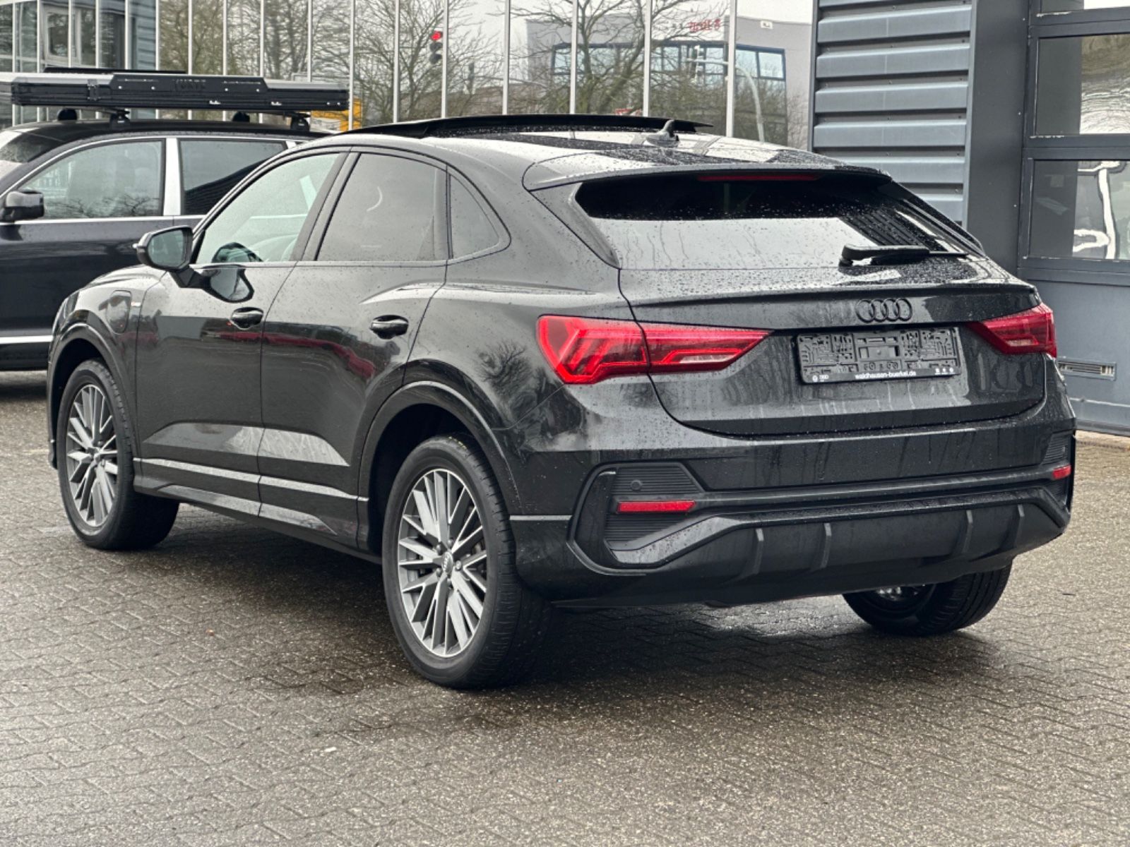 AUDI Q3 Sportback 45 TFSI e S line S-tronic-showroom-element-2