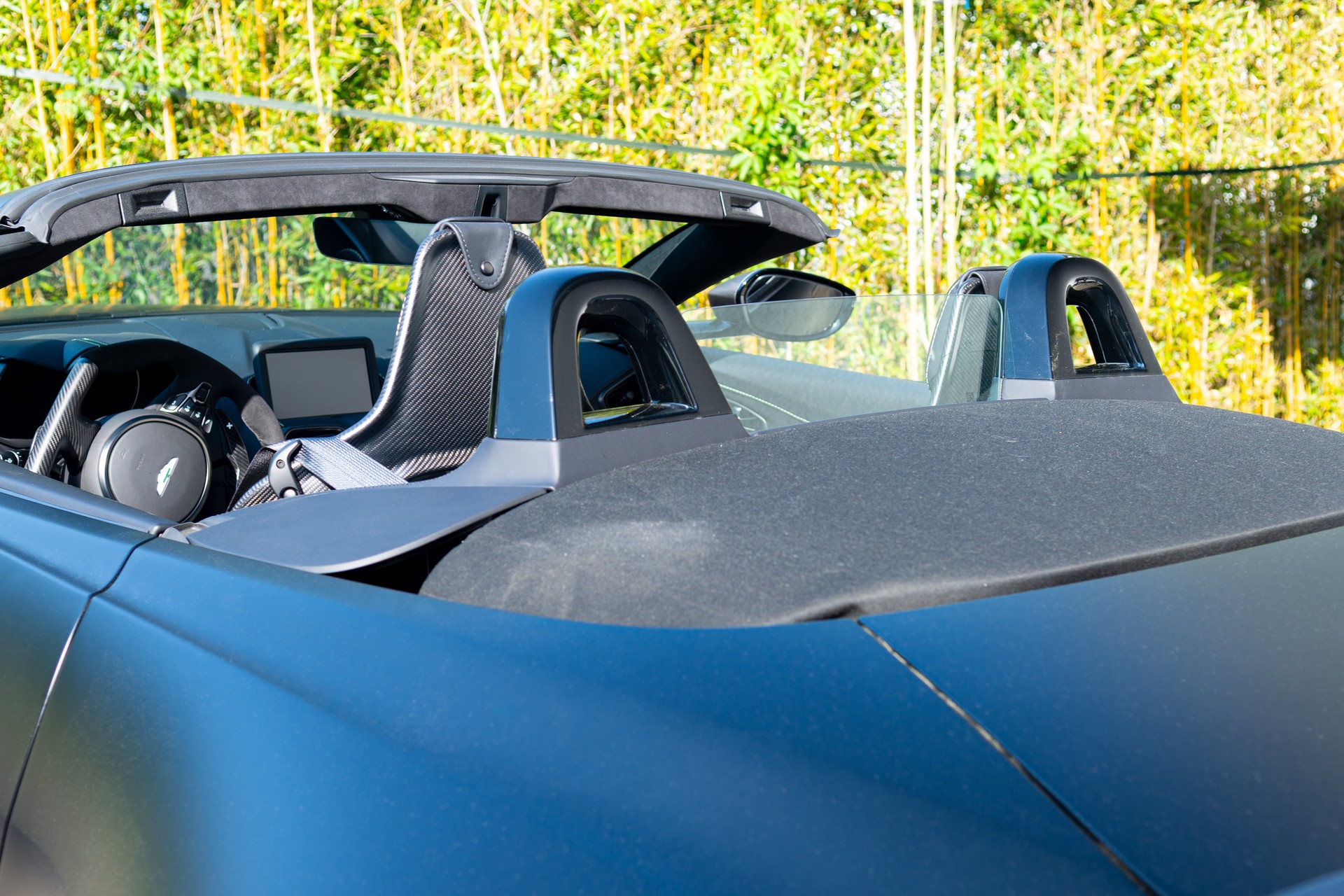ASTON MARTIN V12 Vantage Roadster No. 77/249-image-8