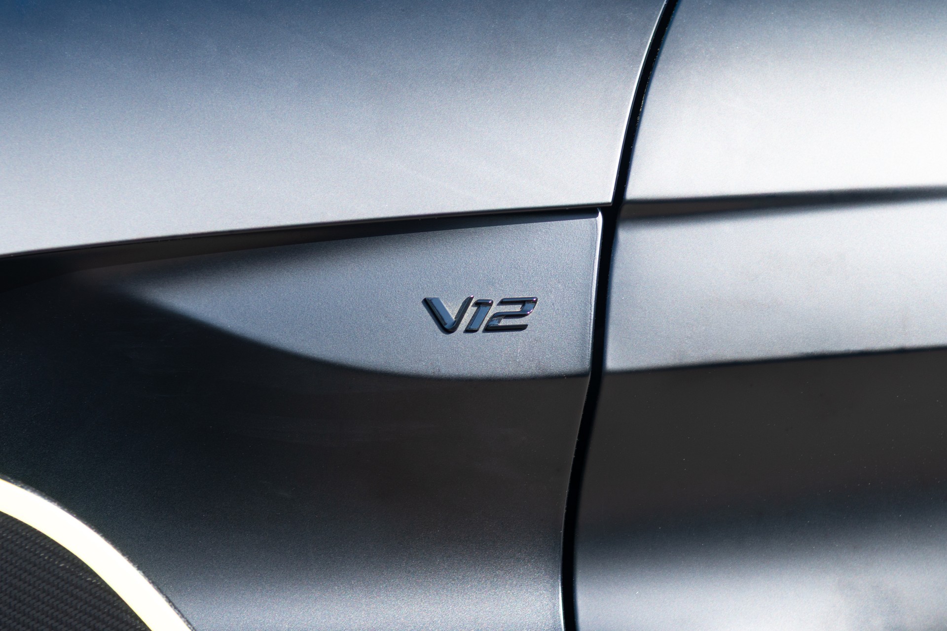 ASTON MARTIN V12 Vantage Roadster No. 77/249-image-5