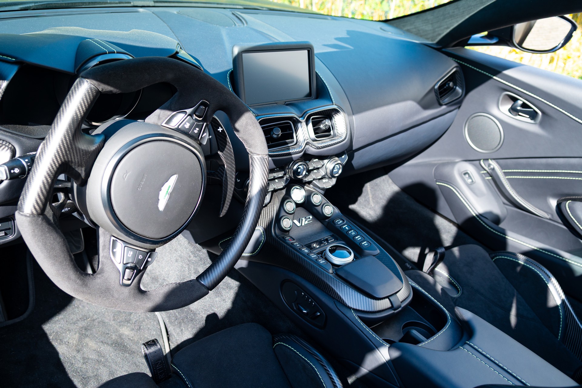 ASTON MARTIN V12 Vantage Roadster No. 77/249-image-4