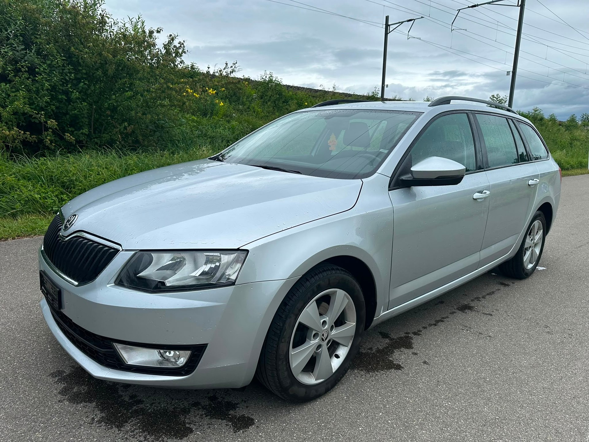 SKODA Octavia Combi 1.6 TDI Ambition 4x4-image-1