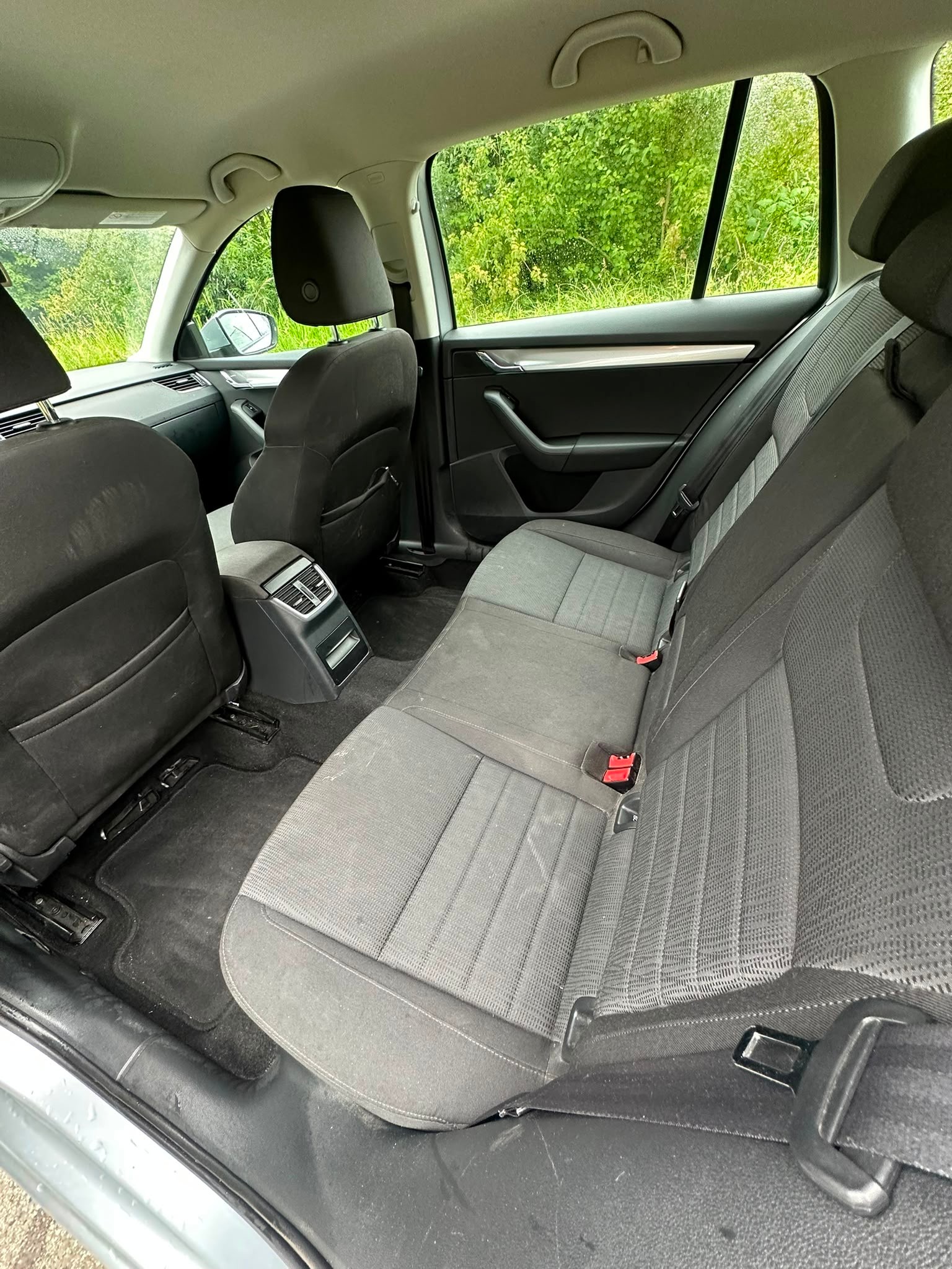 SKODA Octavia Combi 1.6 TDI Ambition 4x4-image-12