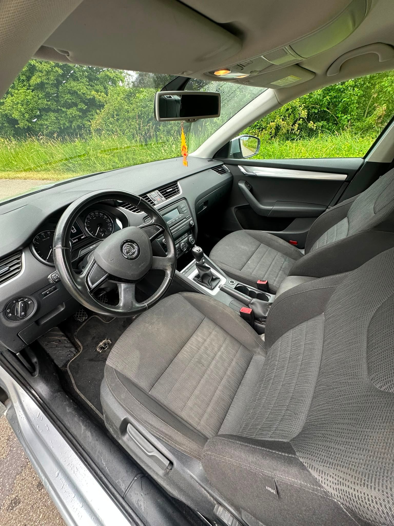 SKODA Octavia Combi 1.6 TDI Ambition 4x4-image-11