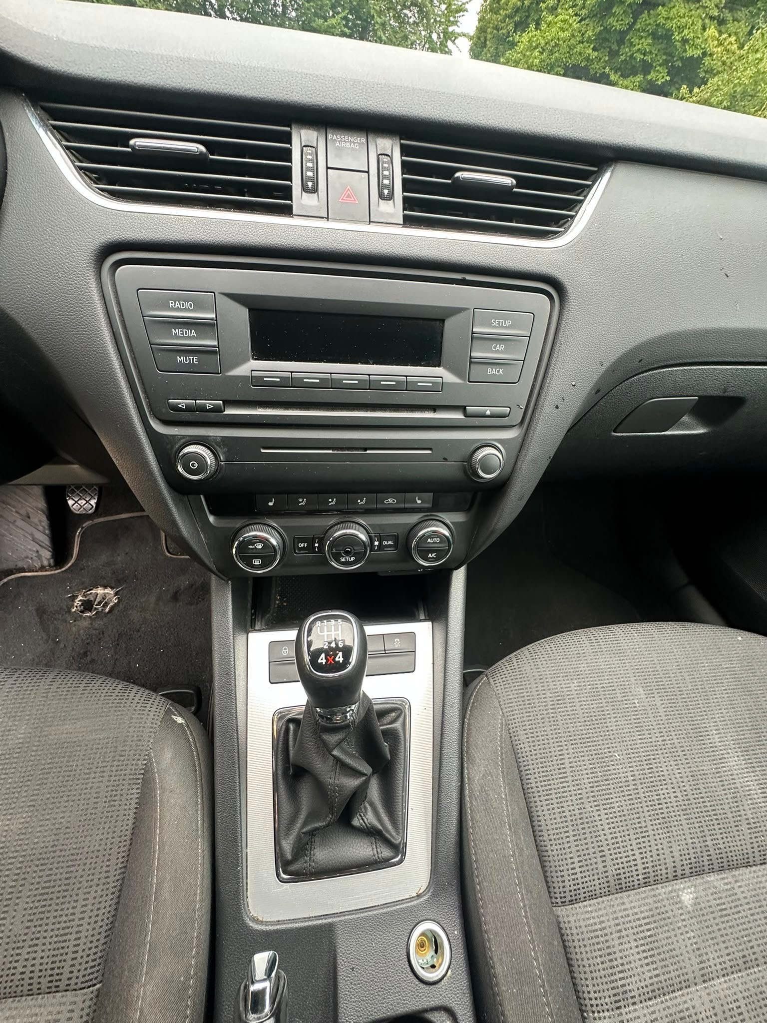 SKODA Octavia Combi 1.6 TDI Ambition 4x4-image-9