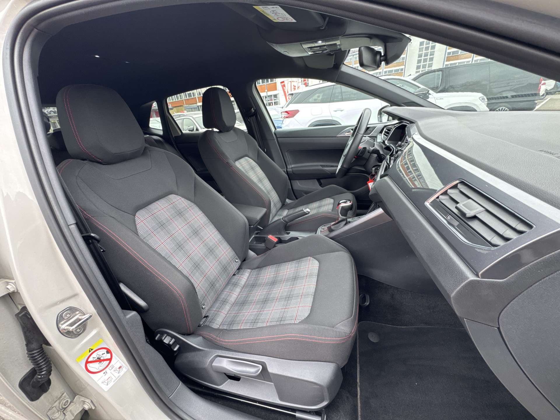VW Polo 2.0 TSi GTi 207PS DSG-Automat-image-8
