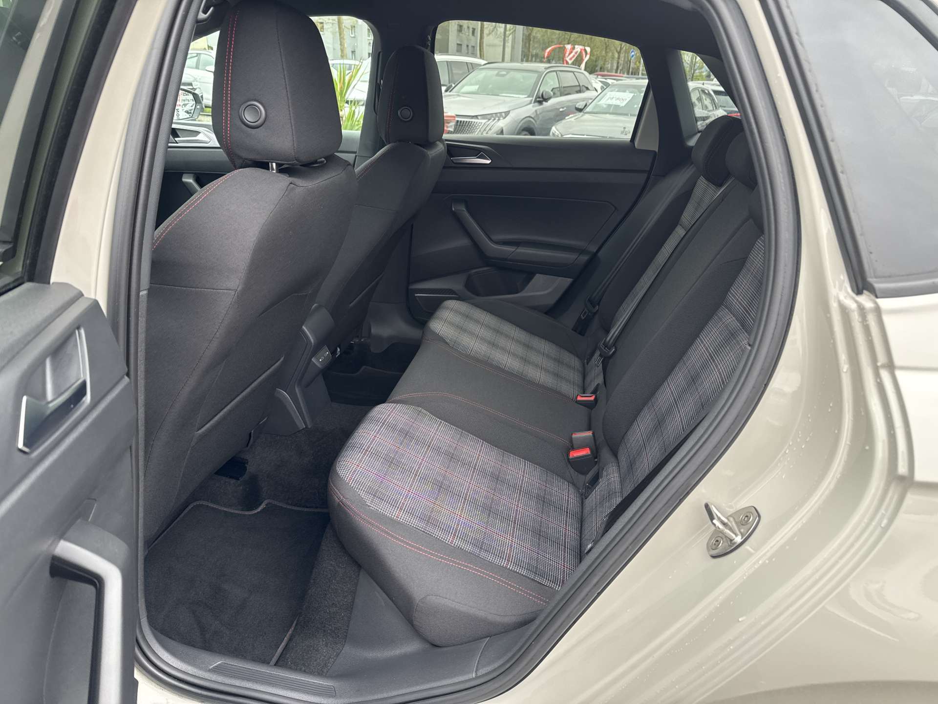 VW Polo 2.0 TSi GTi 207PS DSG-Automat-image-3