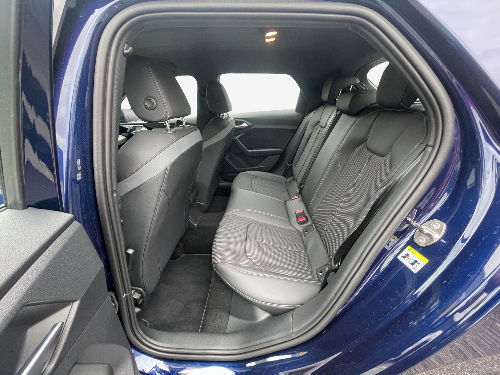 AUDI A1 Sportback 30 TFSI Attraction S-tronic-image-6