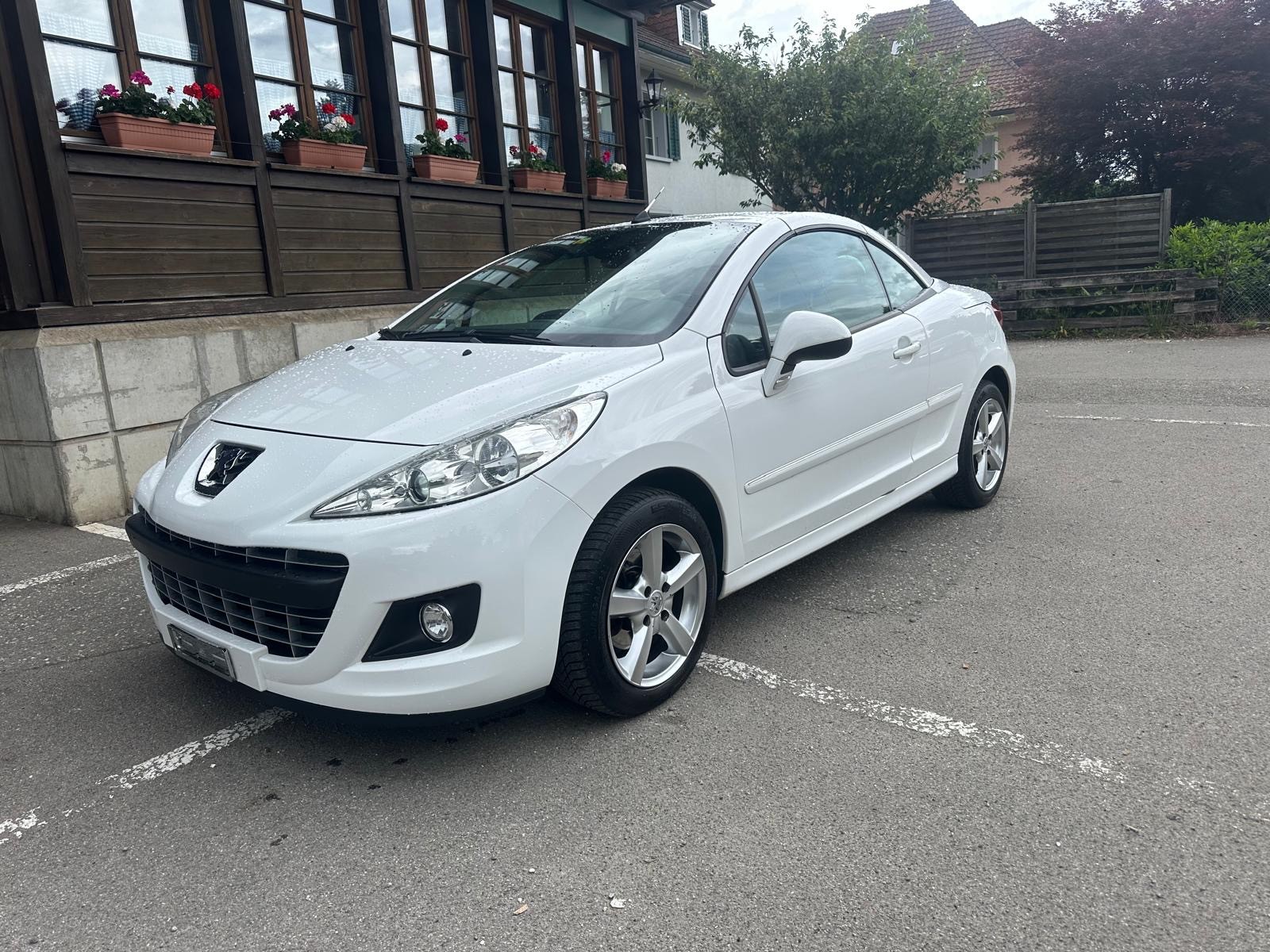 PEUGEOT 207 CC 1.6 16V Allure-image-1