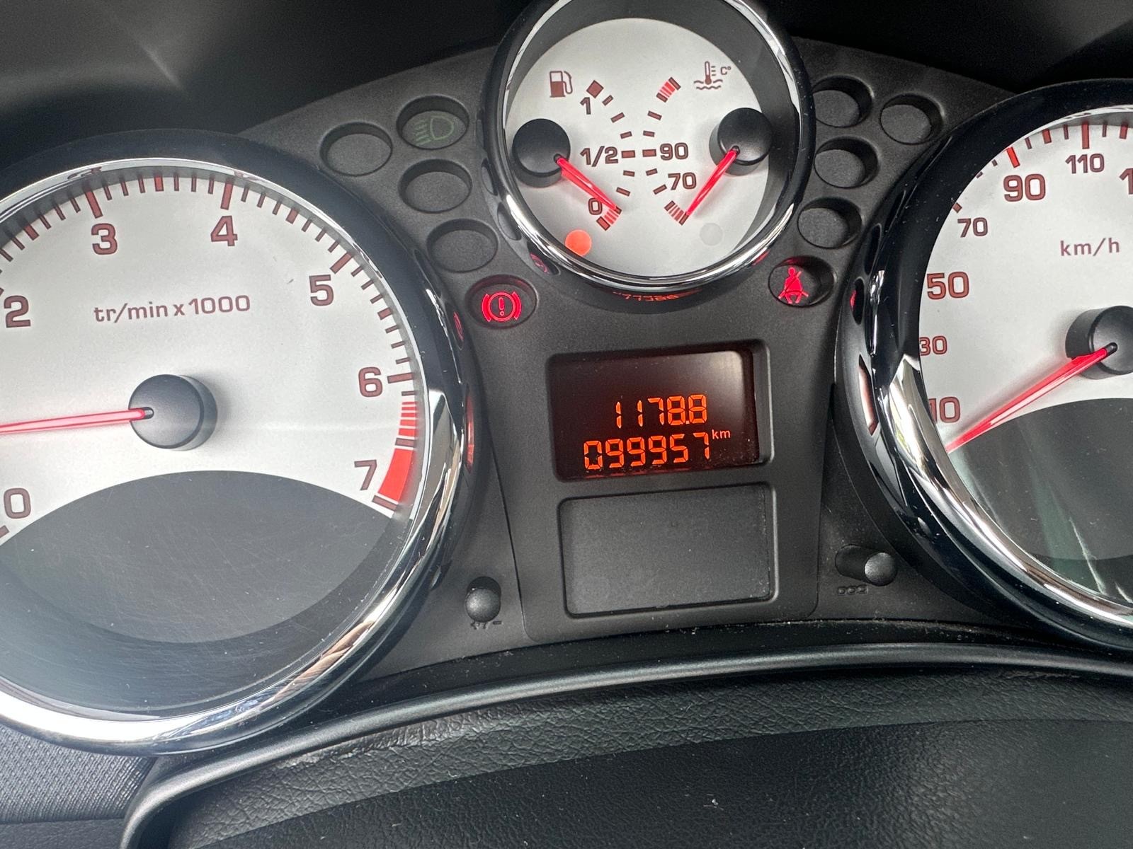 PEUGEOT 207 CC 1.6 16V Allure-image-16