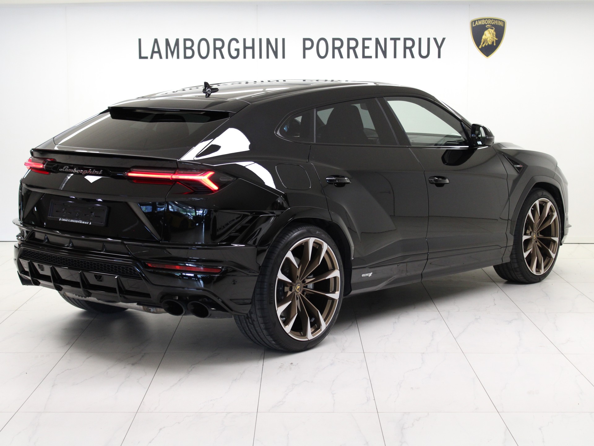 LAMBORGHINI Urus S-image-2