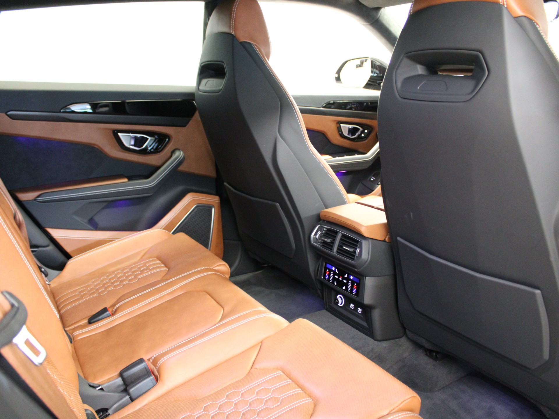 LAMBORGHINI Urus S-image-7