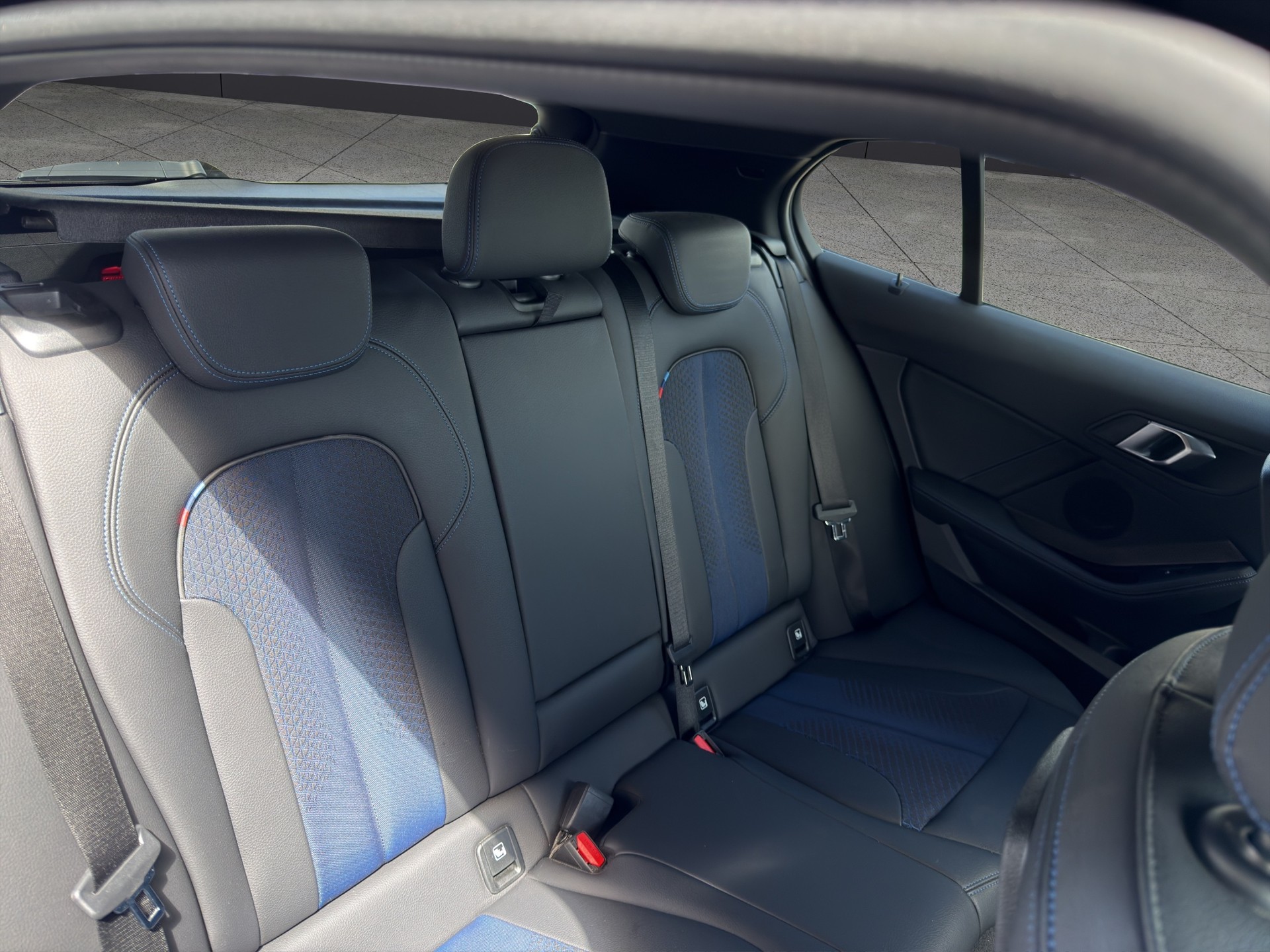 BMW 118i Pure M Sport Steptronic-image-8