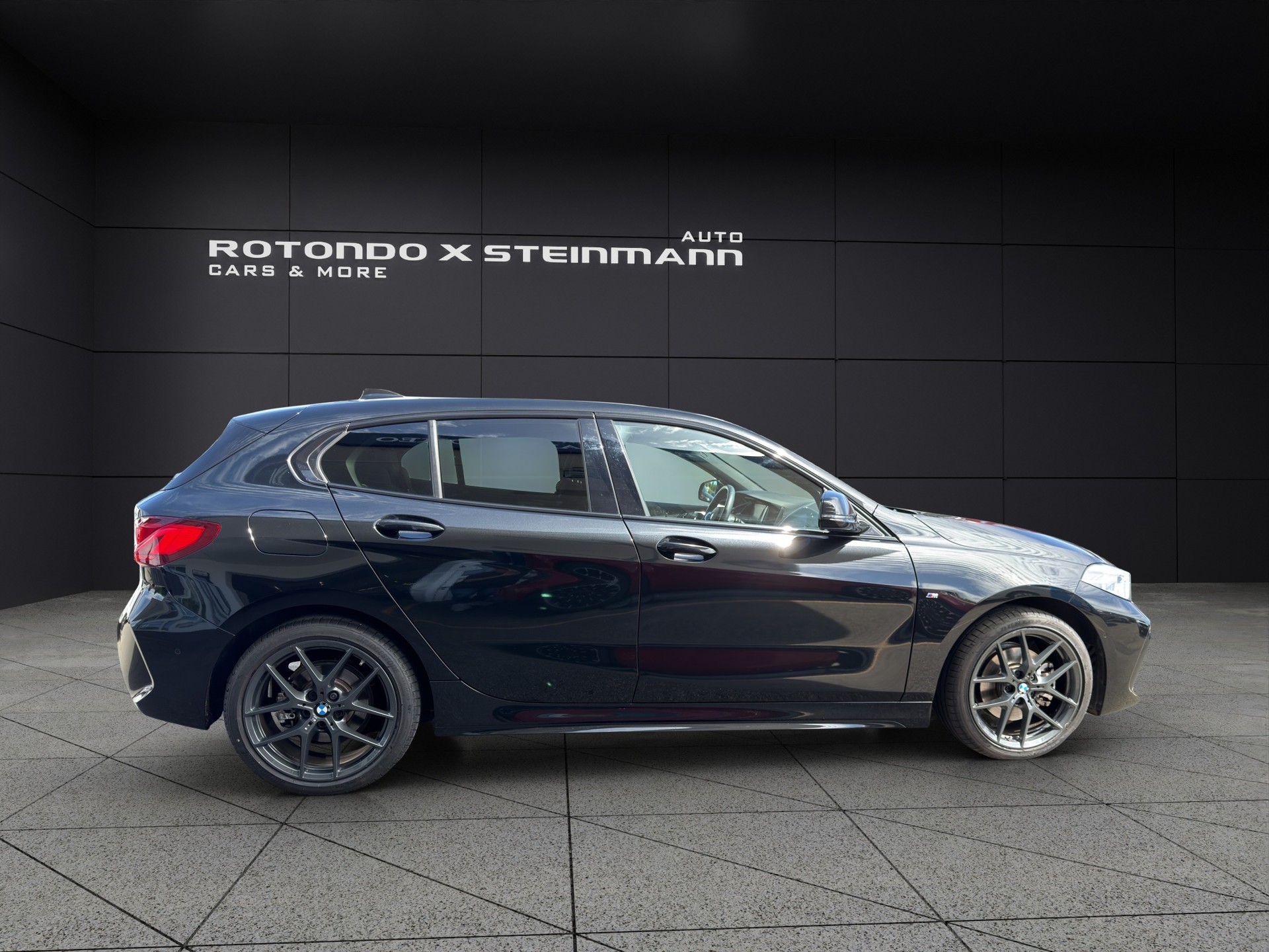 BMW 118i Pure M Sport Steptronic-image-3