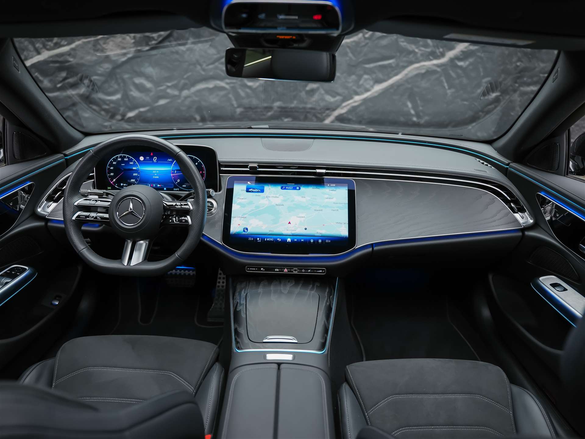 MERCEDES-BENZ E 220 d AMG Line *21" Felgen*Abstandsregler*Panorama*-image-19