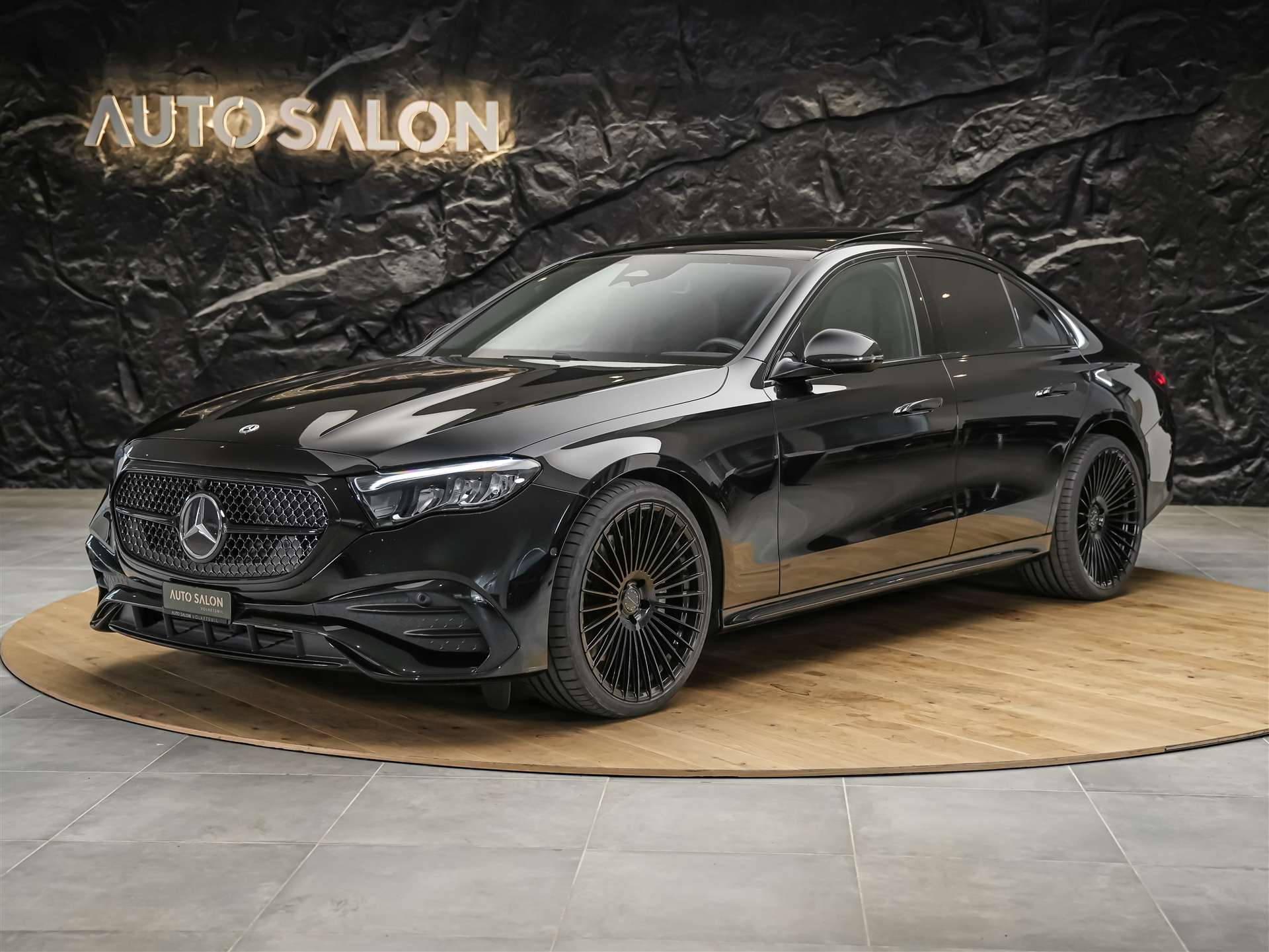 MERCEDES-BENZ E 220 d AMG Line *21" Felgen*Abstandsregler*Panorama*-showroom-element-1