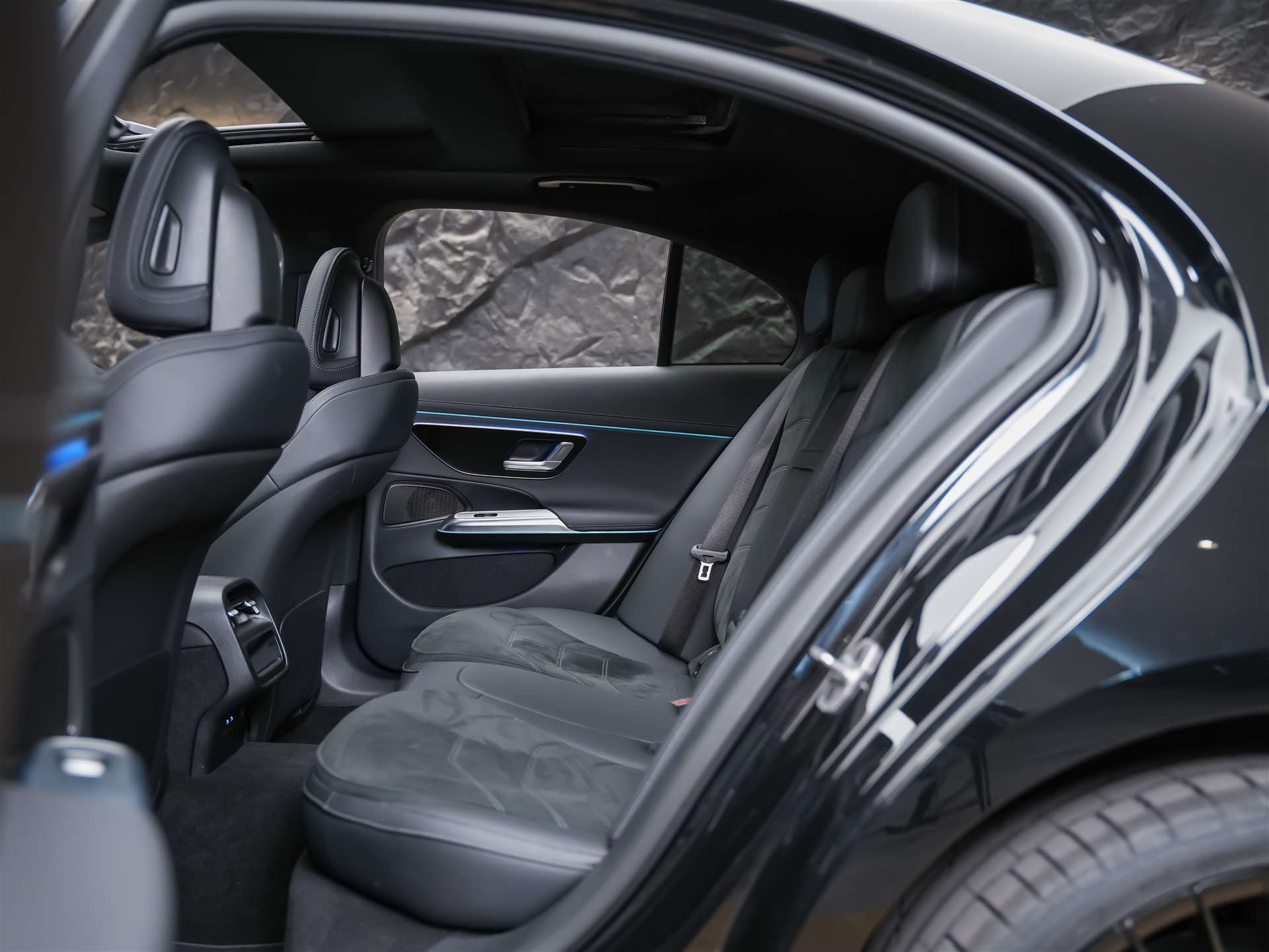 MERCEDES-BENZ E 220 d AMG Line *21" Felgen*Abstandsregler*Panorama*-image-13