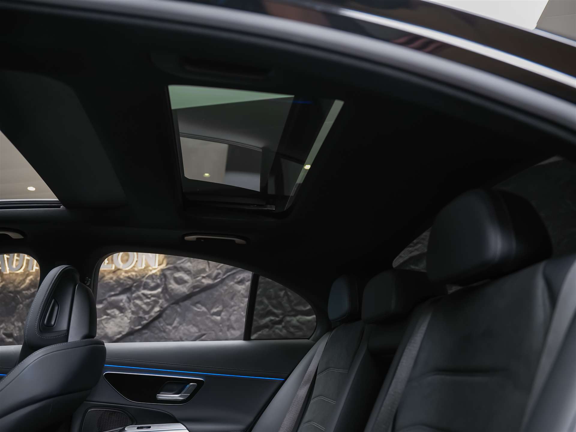 MERCEDES-BENZ E 220 d AMG Line *21" Felgen*Abstandsregler*Panorama*-image-12