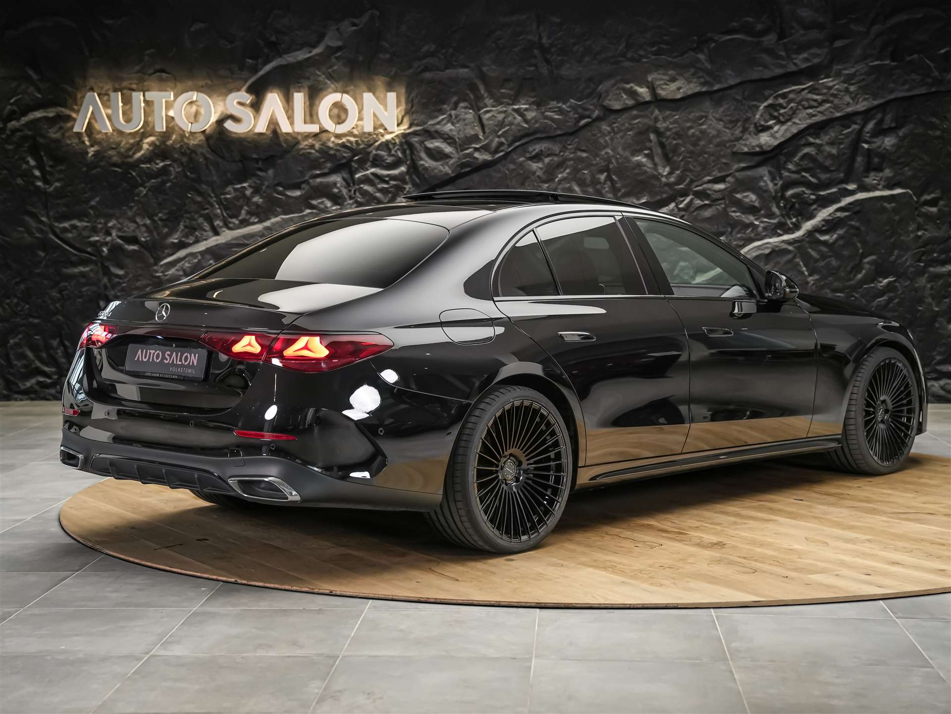 MERCEDES-BENZ E 220 d AMG Line *21" Felgen*Abstandsregler*Panorama*-image-5