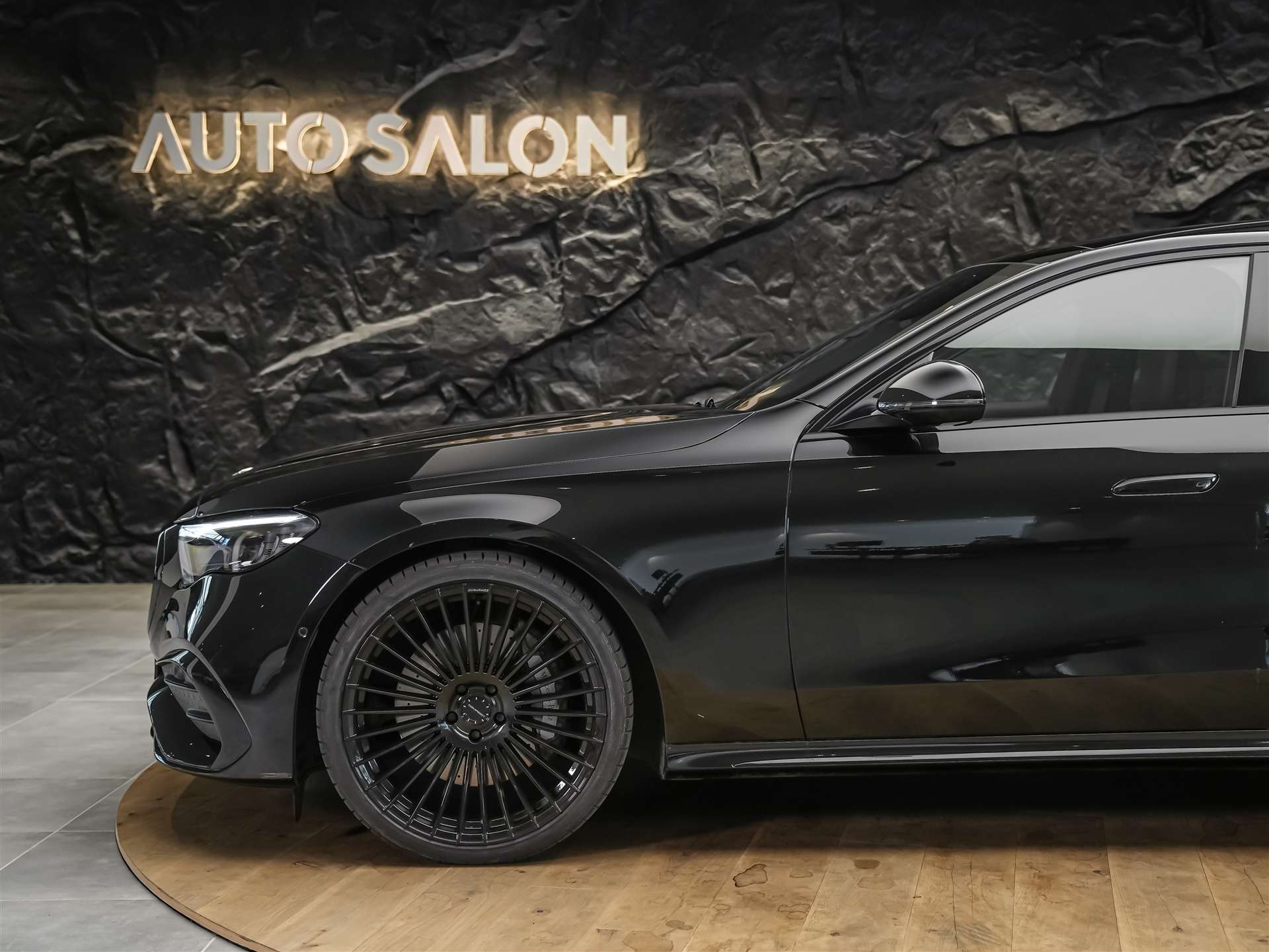 MERCEDES-BENZ E 220 d AMG Line *21" Felgen*Abstandsregler*Panorama*-image-16