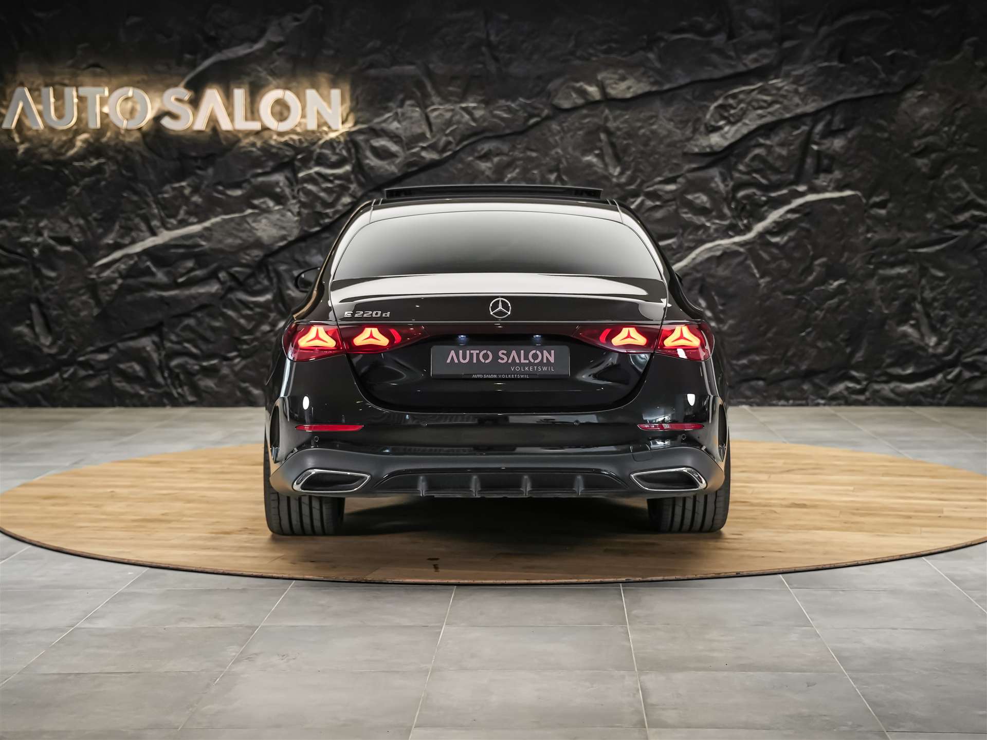 MERCEDES-BENZ E 220 d AMG Line *21" Felgen*Abstandsregler*Panorama*-image-4