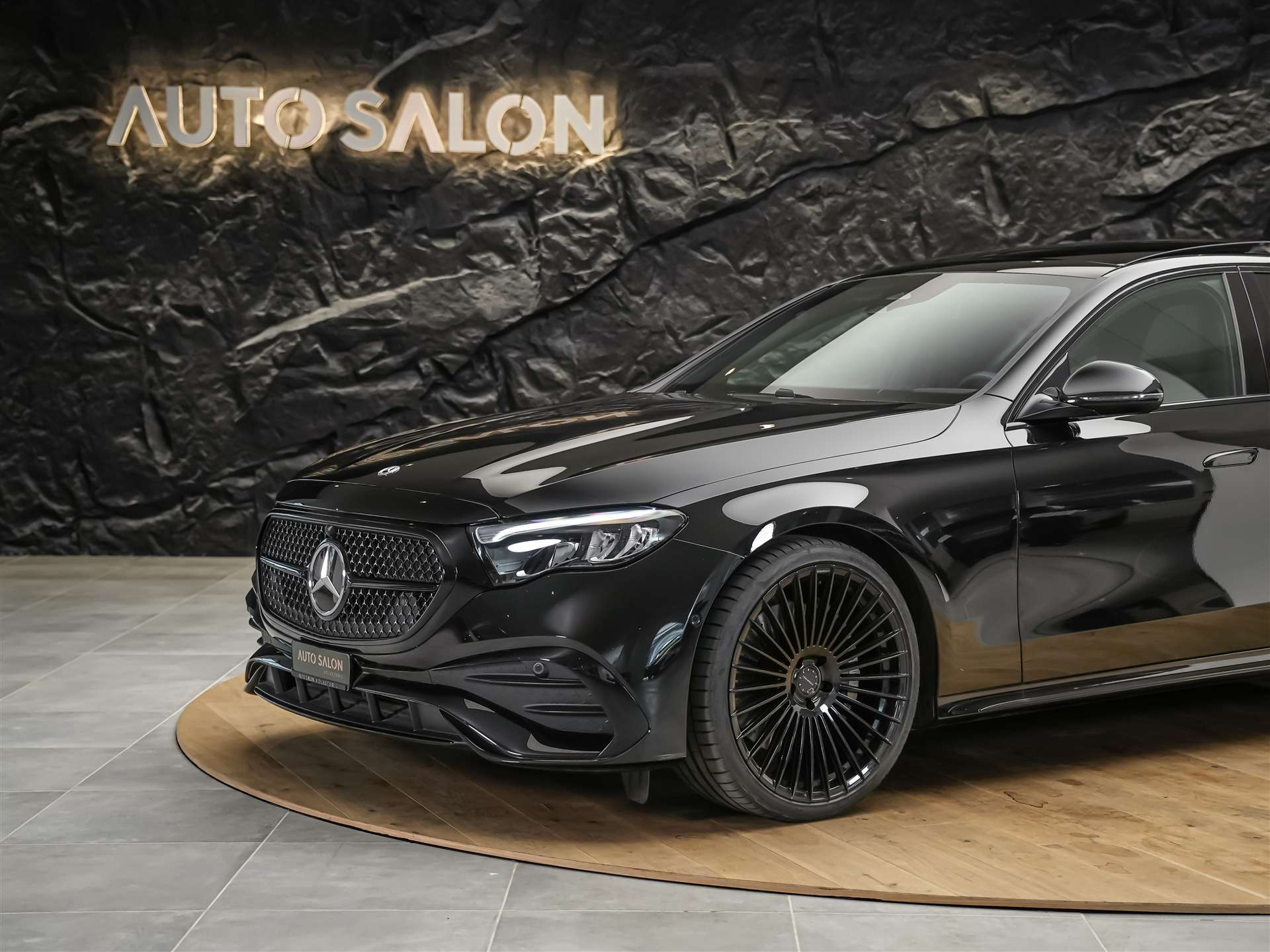 MERCEDES-BENZ E 220 d AMG Line *21" Felgen*Abstandsregler*Panorama*-image-15