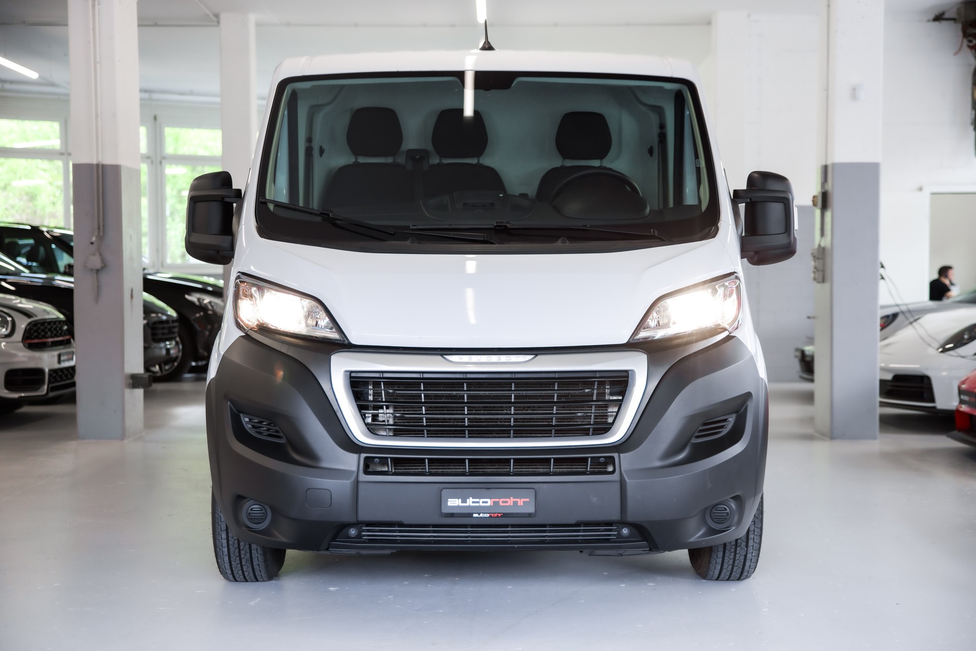 PEUGEOT Boxer 330 L1H1 2.2 BlueHDI 120 Premium S/S-showroom-element-1